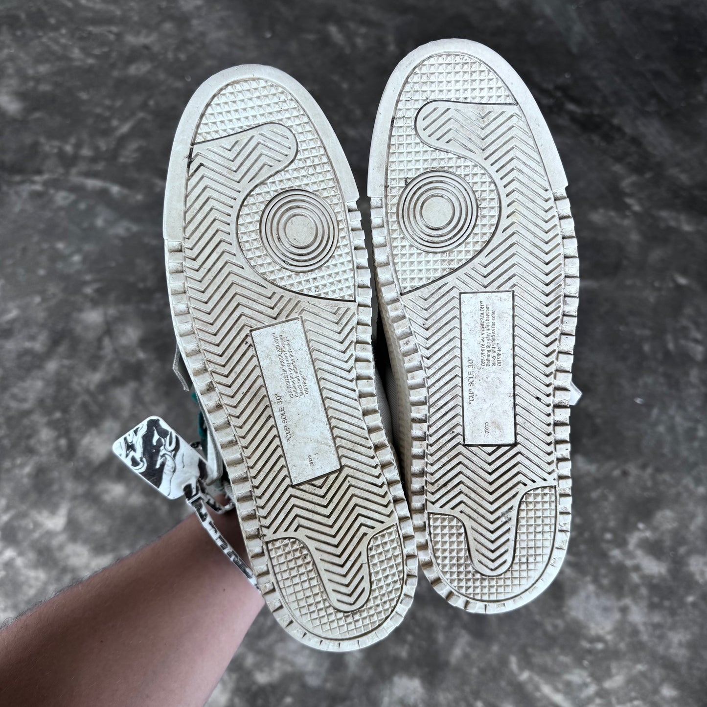 Off-White Floating Arrow Low-Top Sneakers