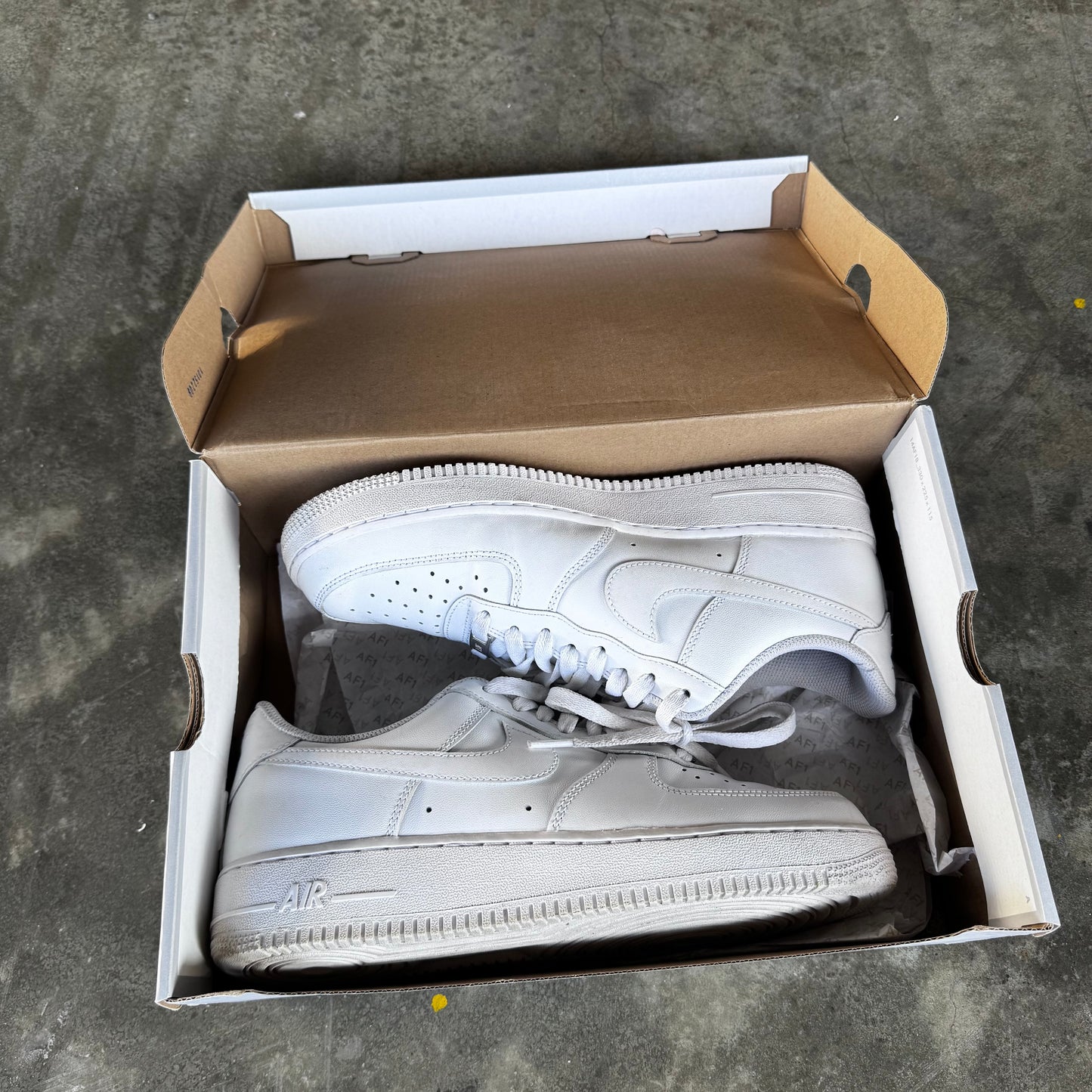 Nike Air Force 1 07’ Triple White 10US