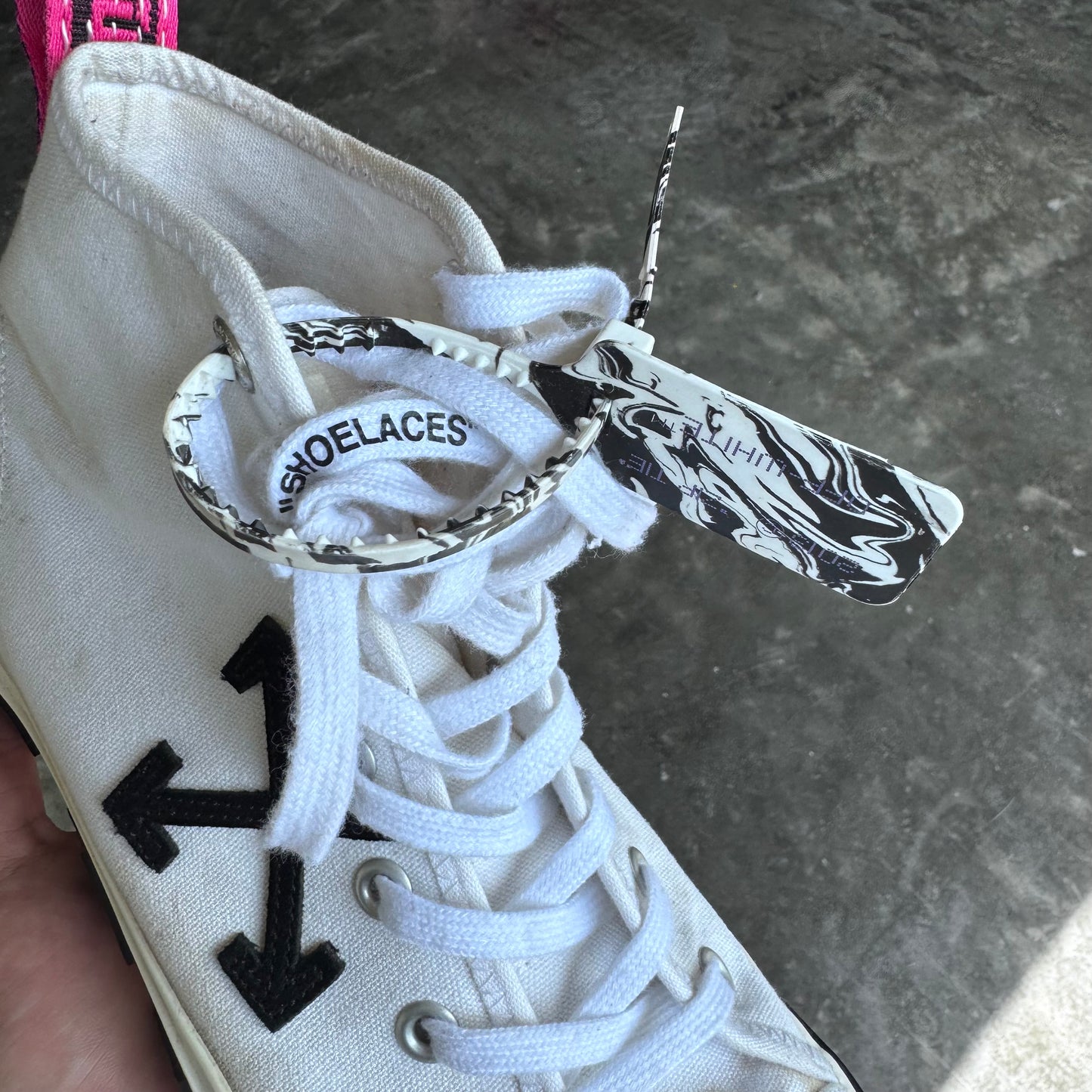 Off-White Mid Top Vulcanized White