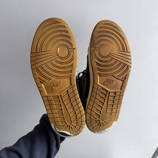 *Gratis* Jordan 1 Mid Black Metallic