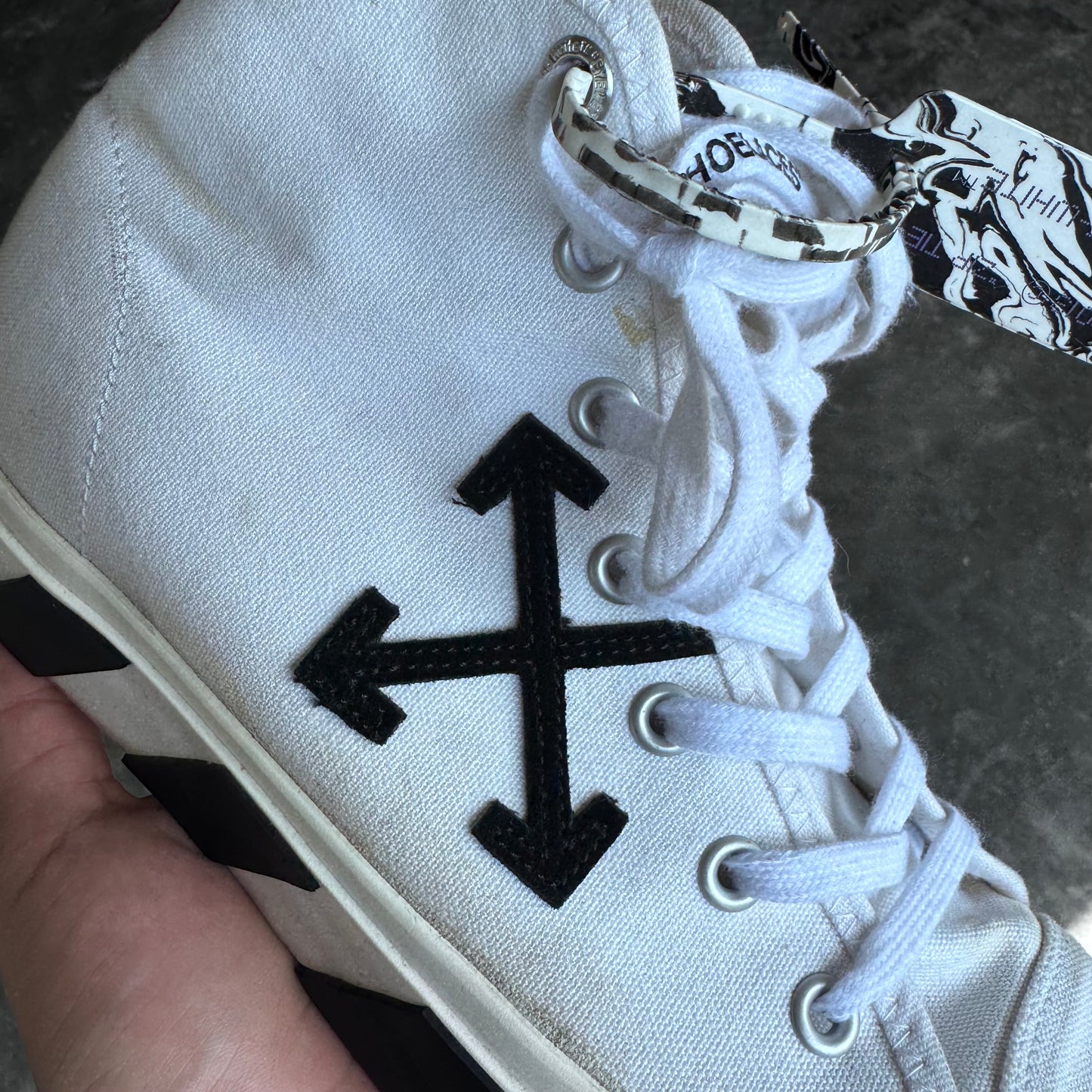 Off-White Mid Top Vulcanized White
