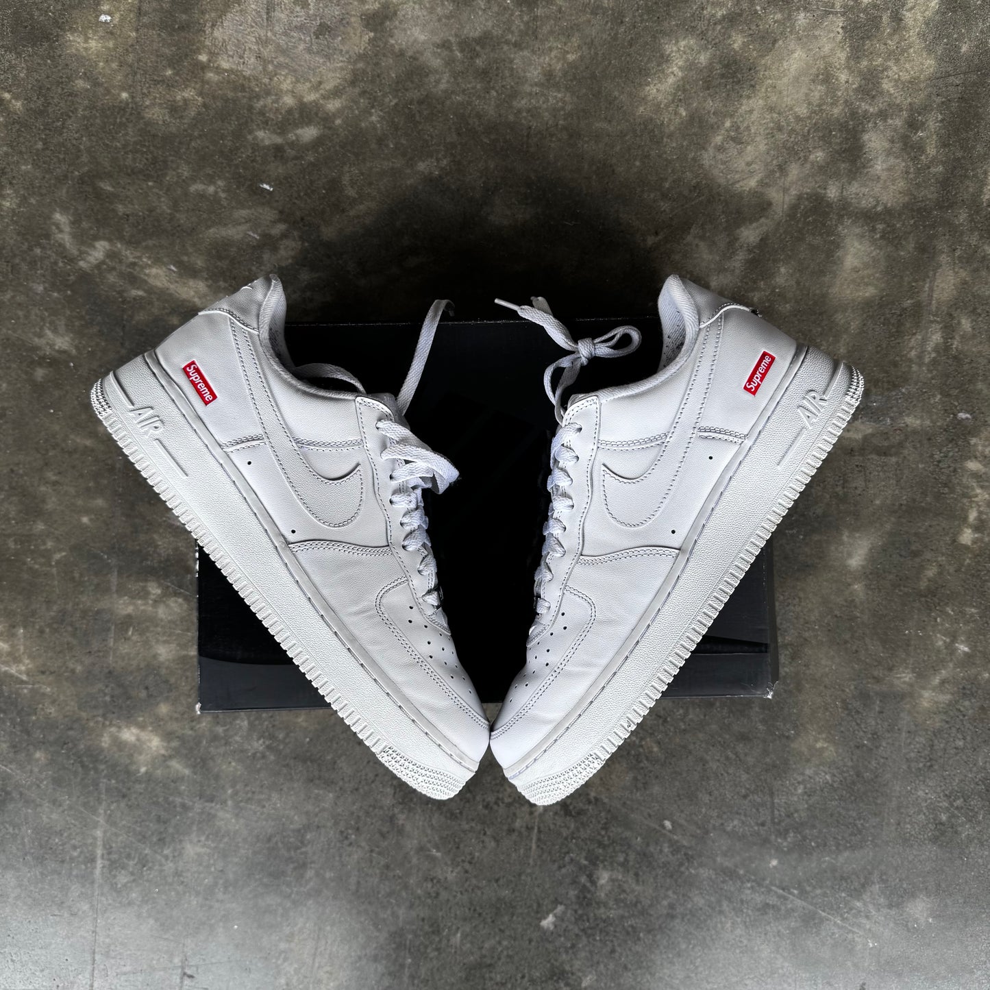 Nike Air Force 1 Low Supreme Triple White