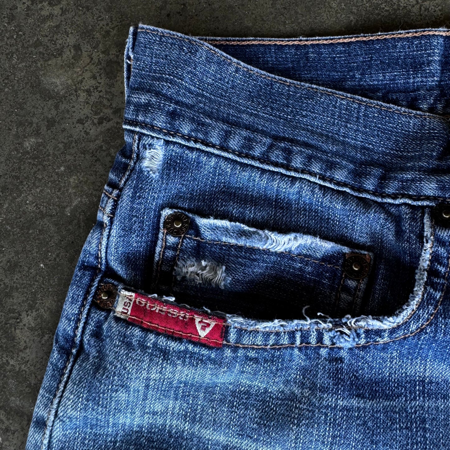 Vintage Guess Light Wash Jeans 31w