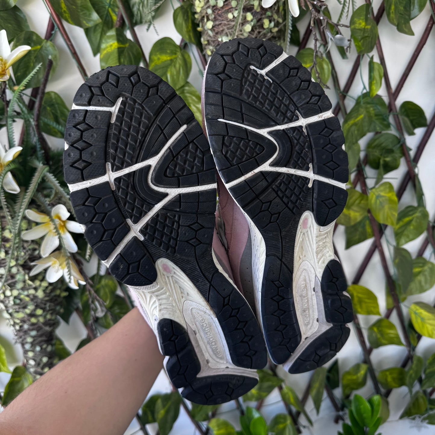 New Balance 2002R Orb Pink