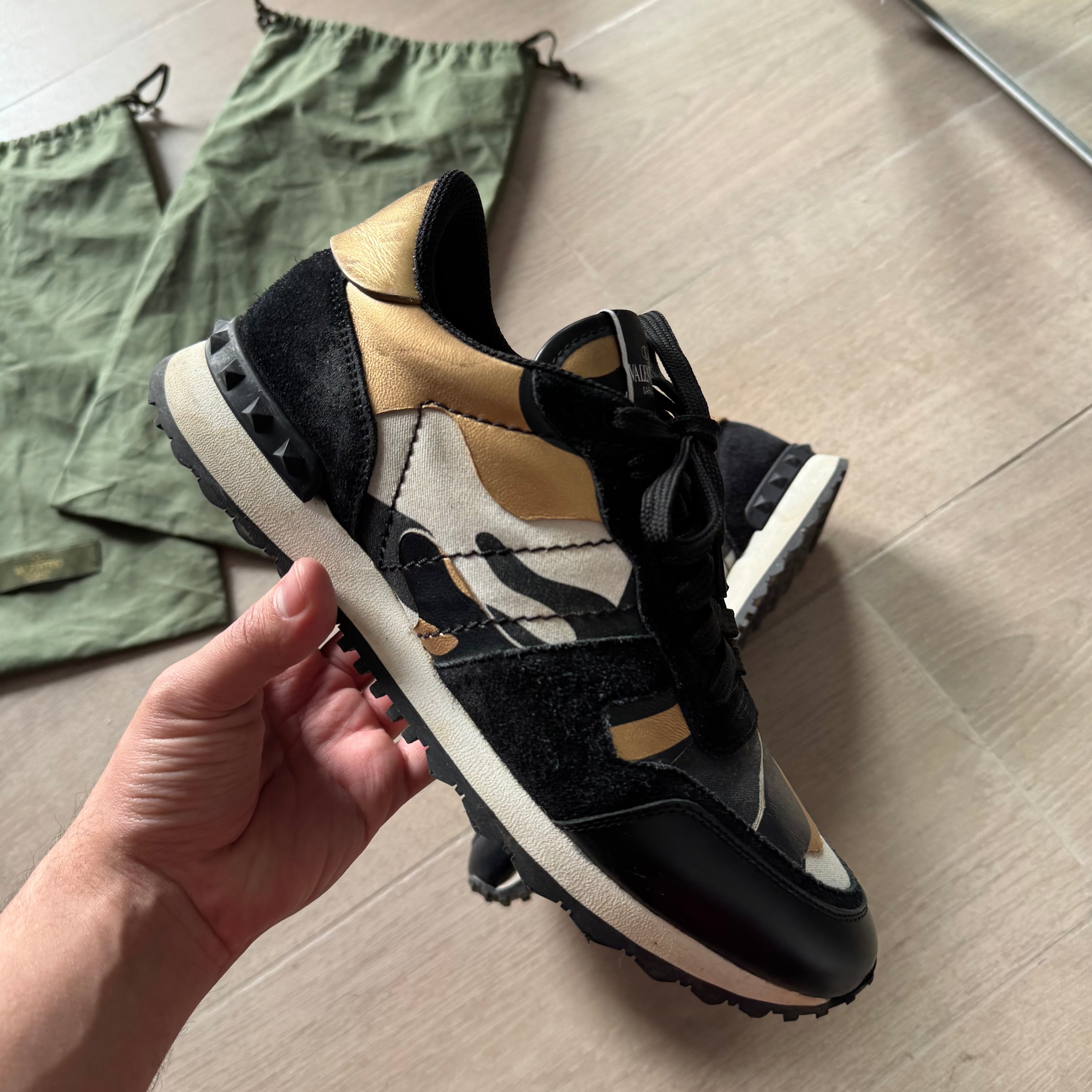 Valentino Garavani Rockrunner Trainer Gold/Black