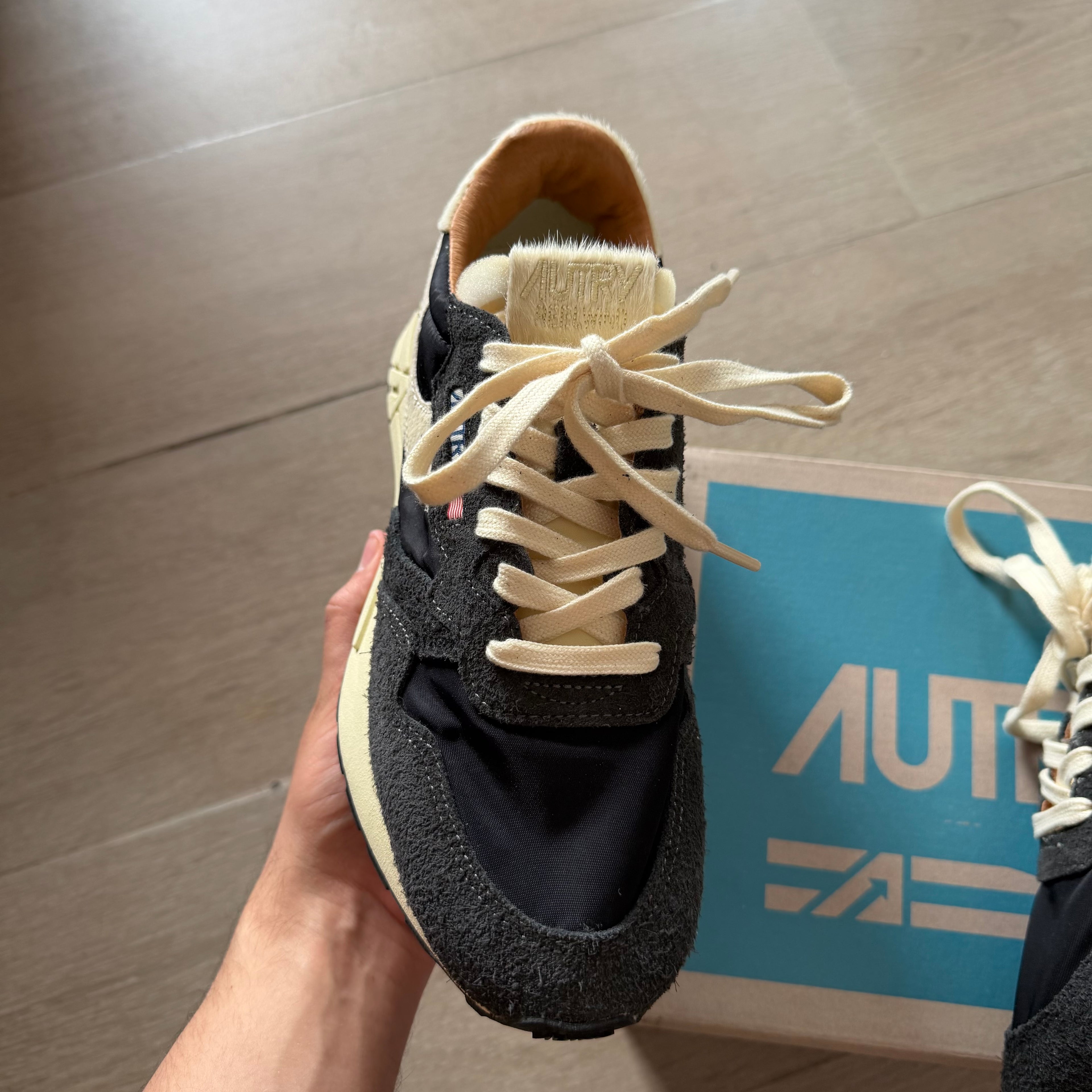 Autry Reelwind Low Sneakers Black/Beige