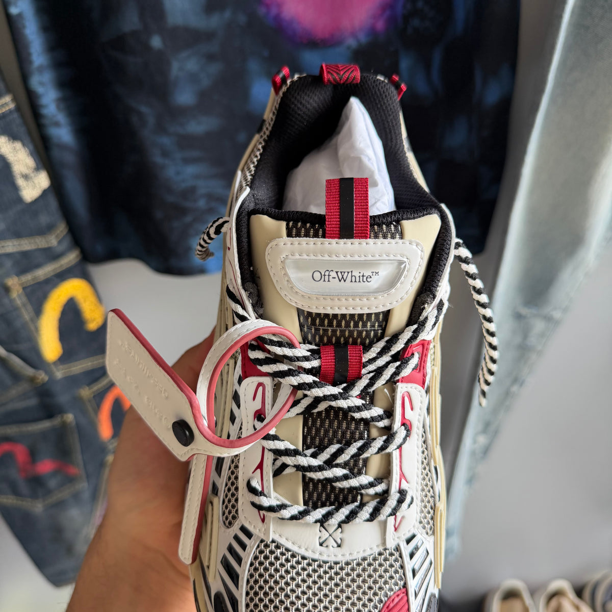 Off-White Be Right Back Sand Red Sneakers (41EU)