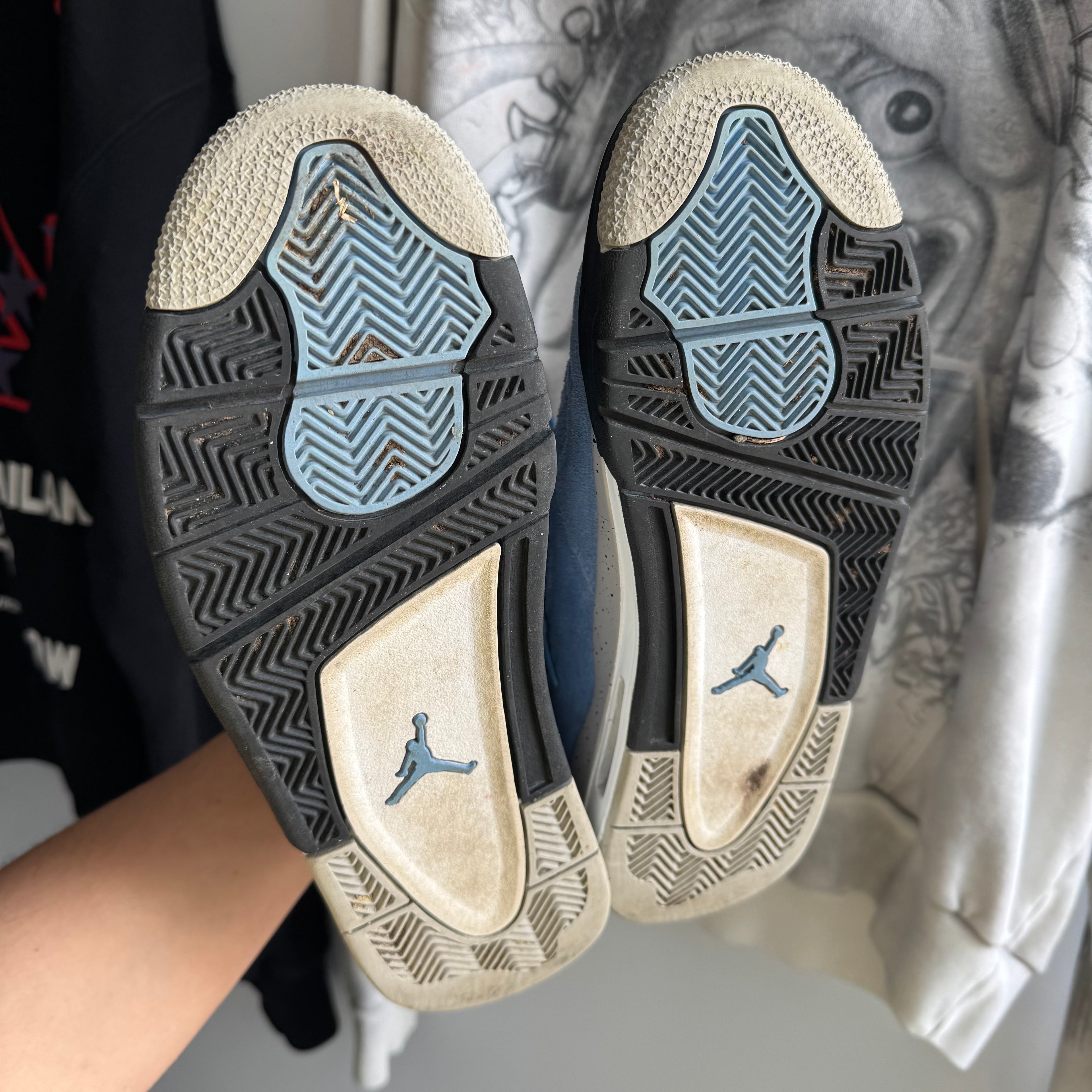 Jordan 4 Retro University Blue
