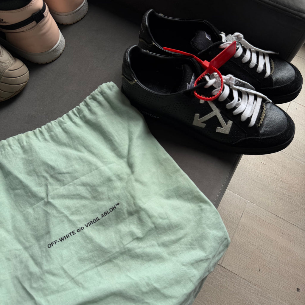 Off-White Low 2.0 Helvetica Sneaker Black