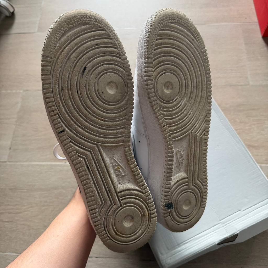 Nike Air Force 1 Low 07’ Triple White (9.5US)