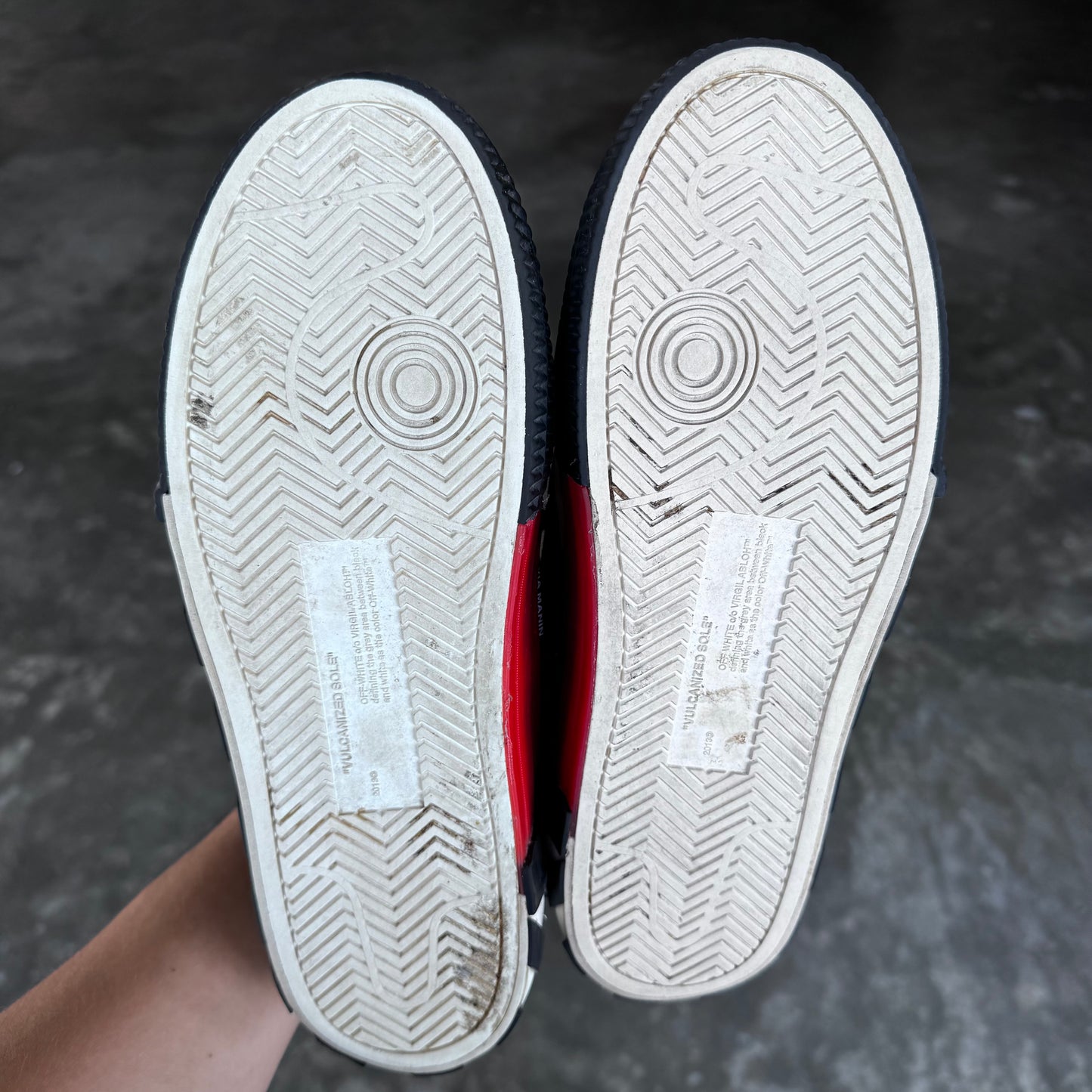 Off-White Vulcanized Low Top Sneakers Black/Violet