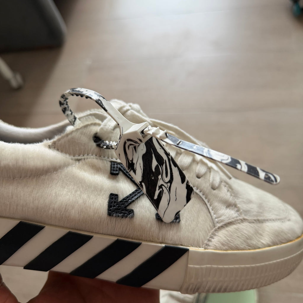 Off-White Vulcanized Low Top Sneakers White/Black (44EU)