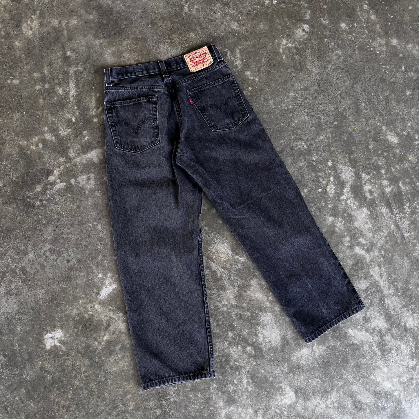2000s Levi’s Faded Relaxed Fit 550 Black