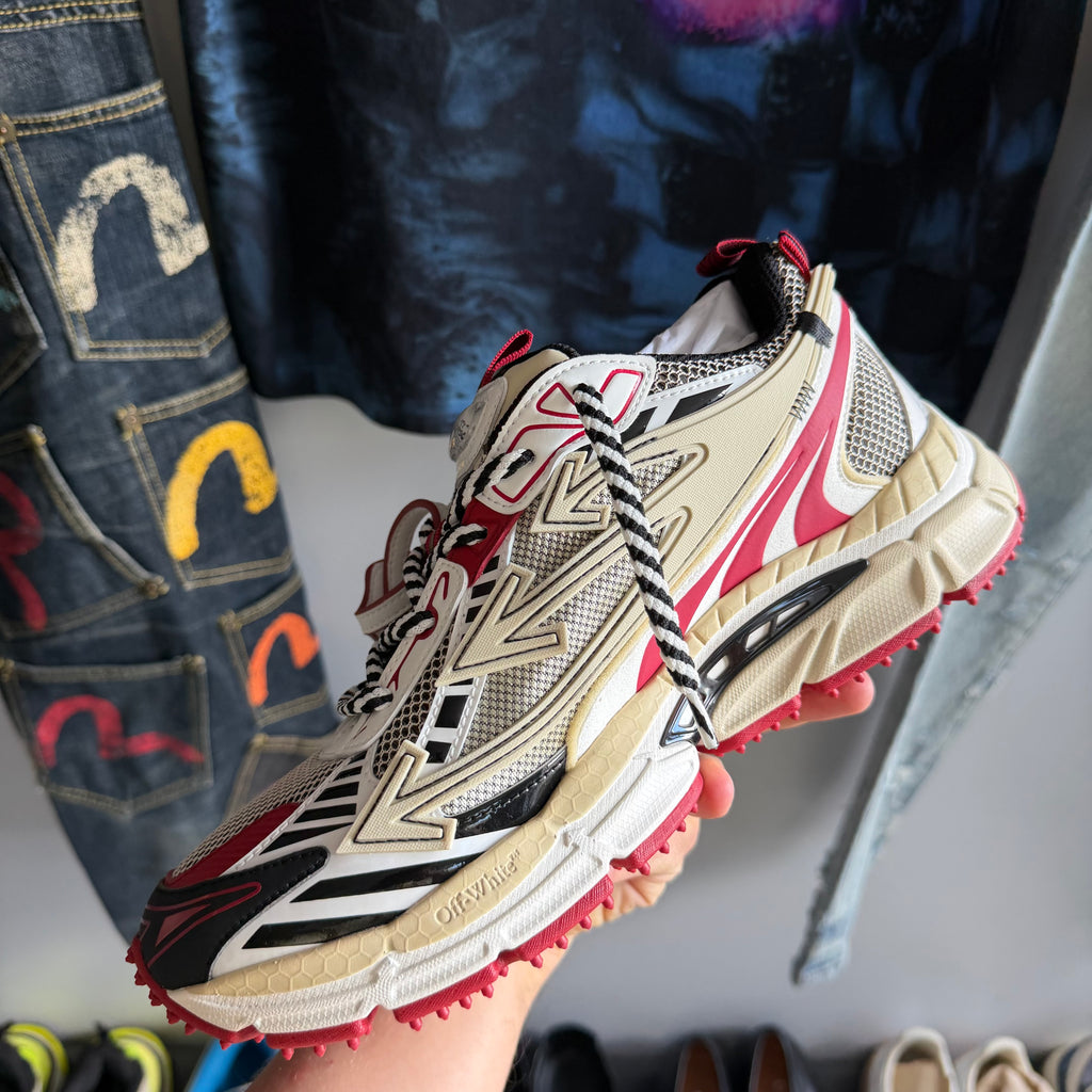 Off-White Be Right Back Sand Red Sneakers (41EU)