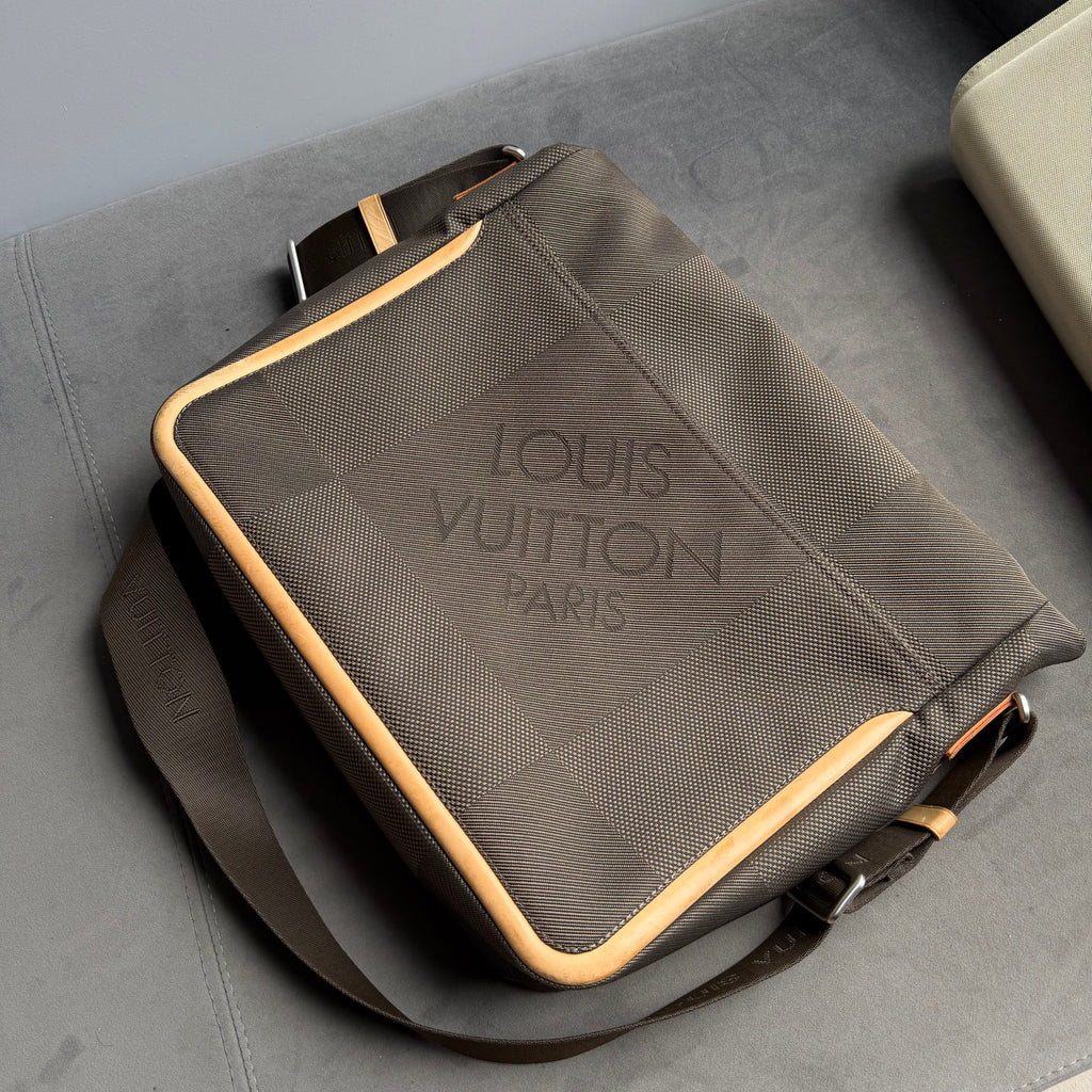 Louis Vuitton Damier Geant Messenger Bag