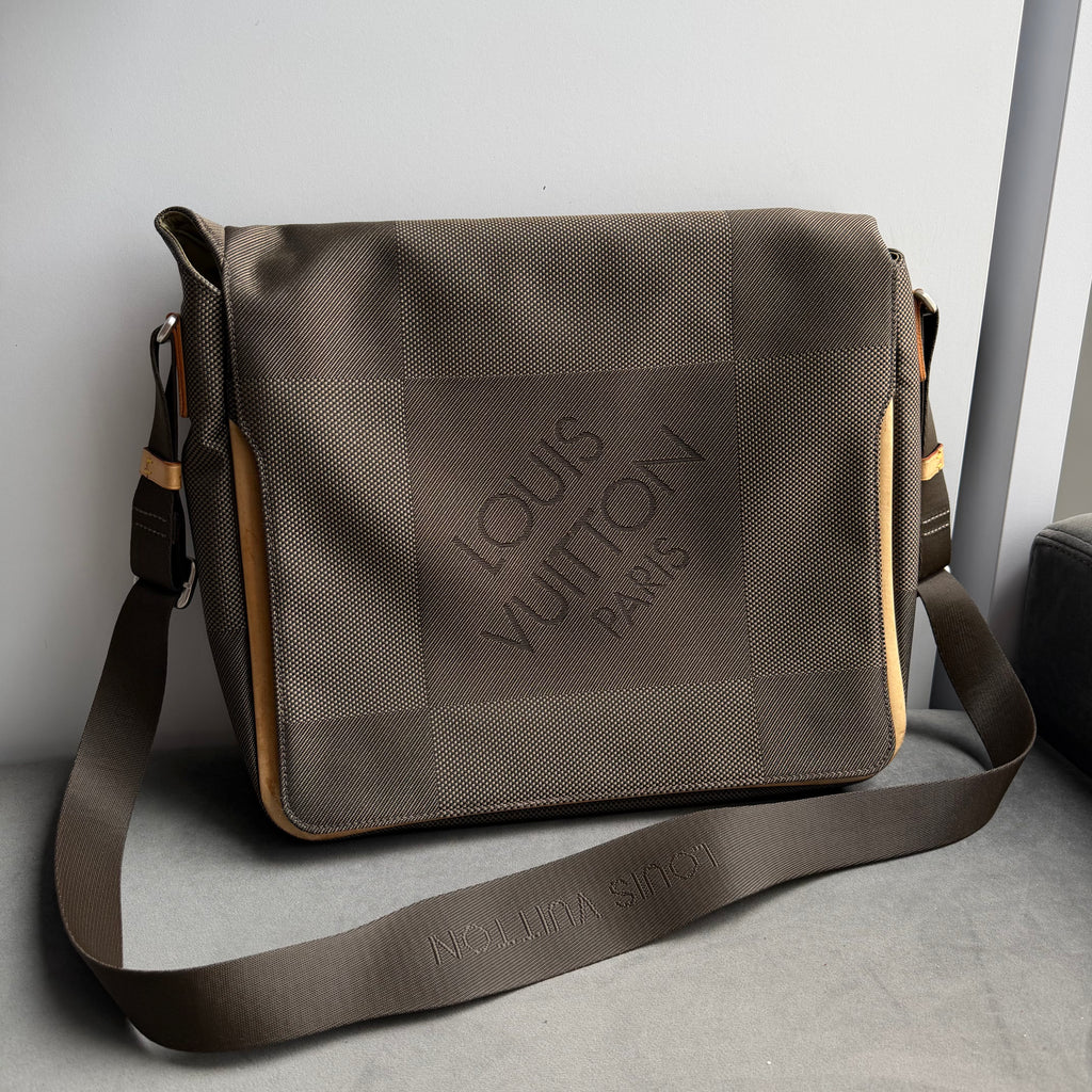 Louis Vuitton Damier Geant Messenger Bag