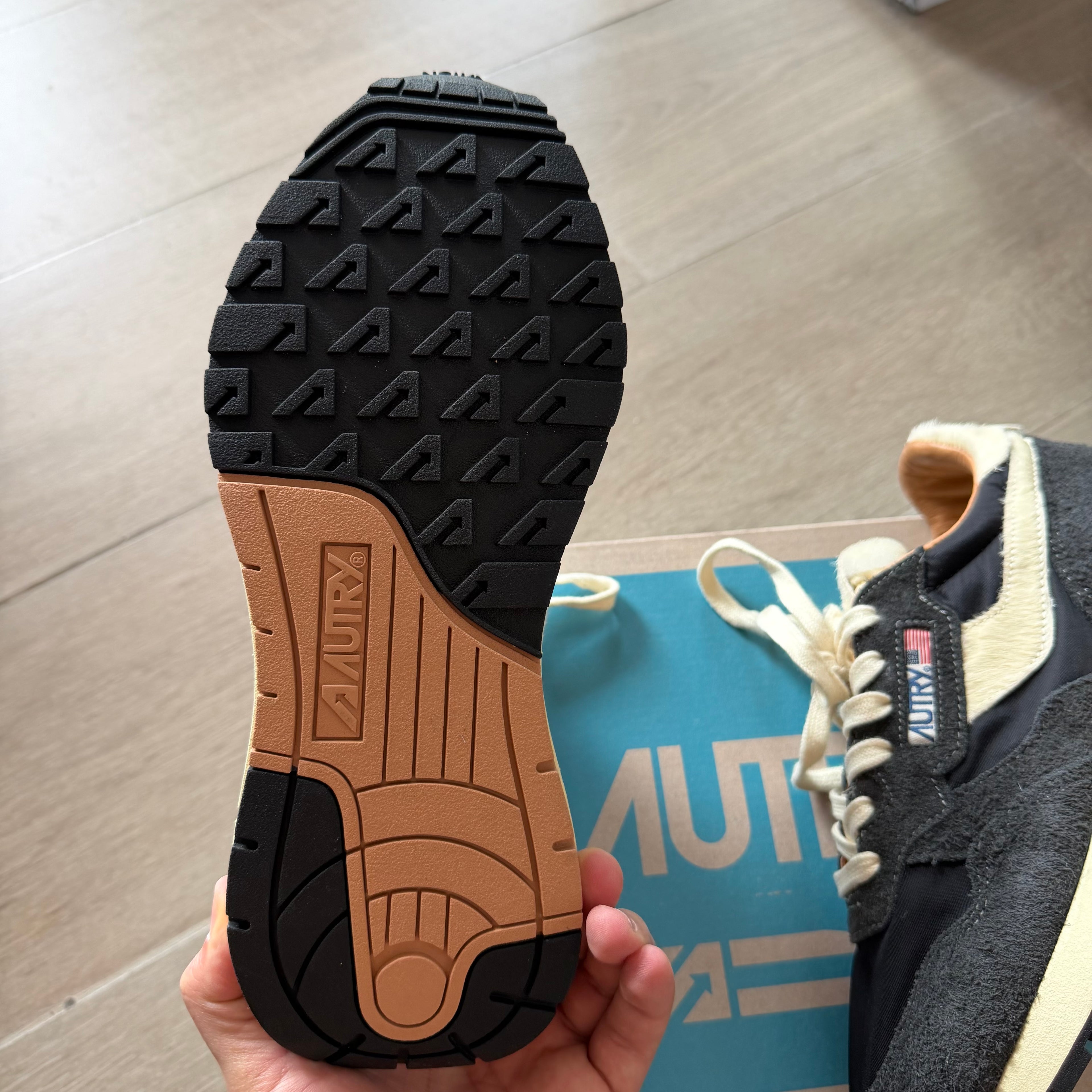 Autry Reelwind Low Sneakers Black/Beige
