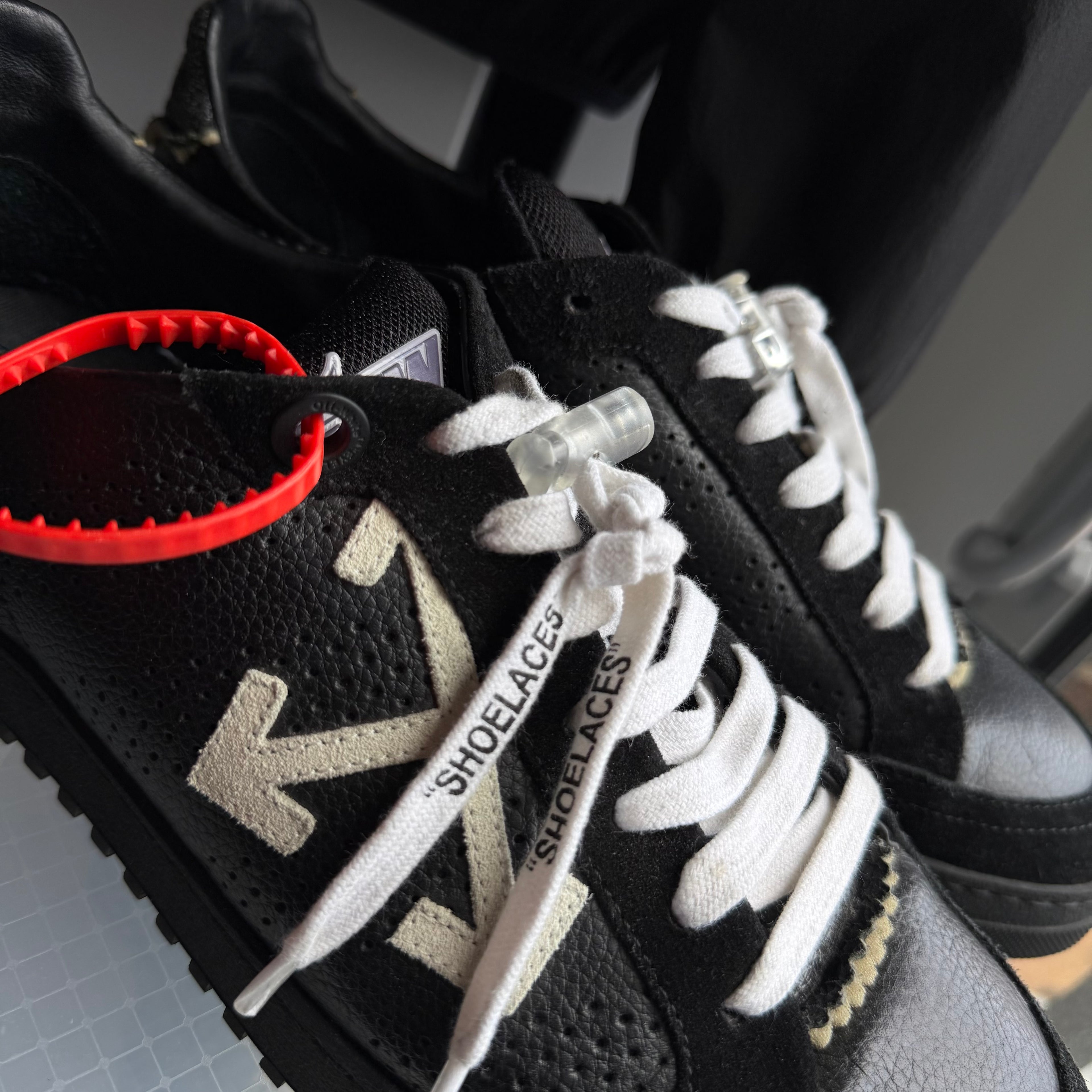 Off-White Low 2.0 Helvetica Sneaker Black