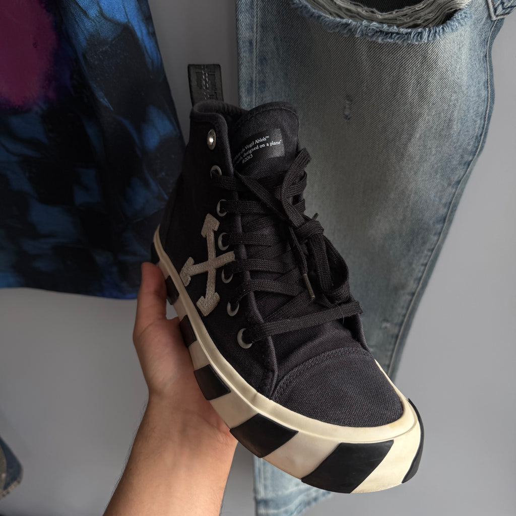 Off-White Vulcanized Mid Top Sneakers Black/White (41EU)