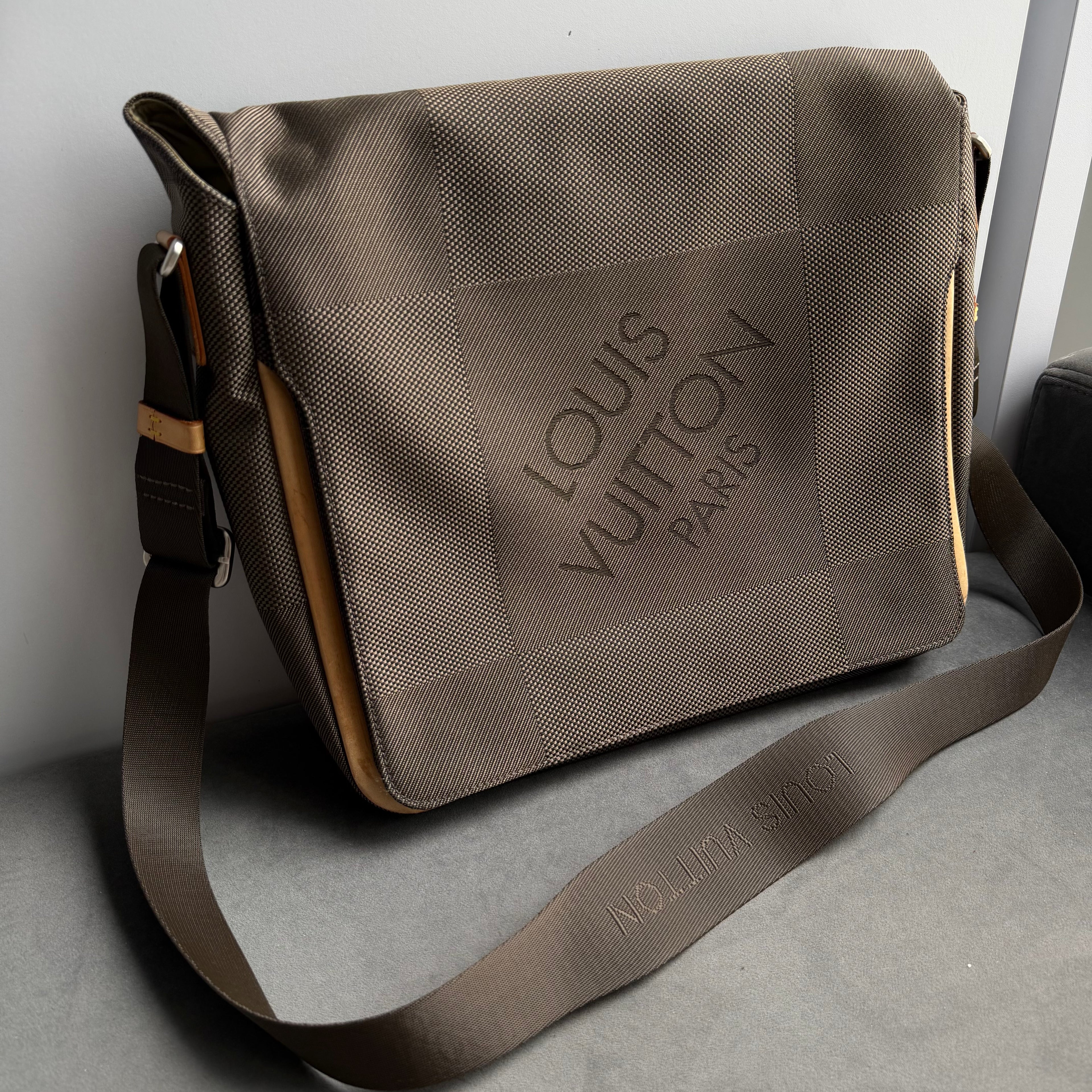 Louis Vuitton Damier Geant Messenger Bag