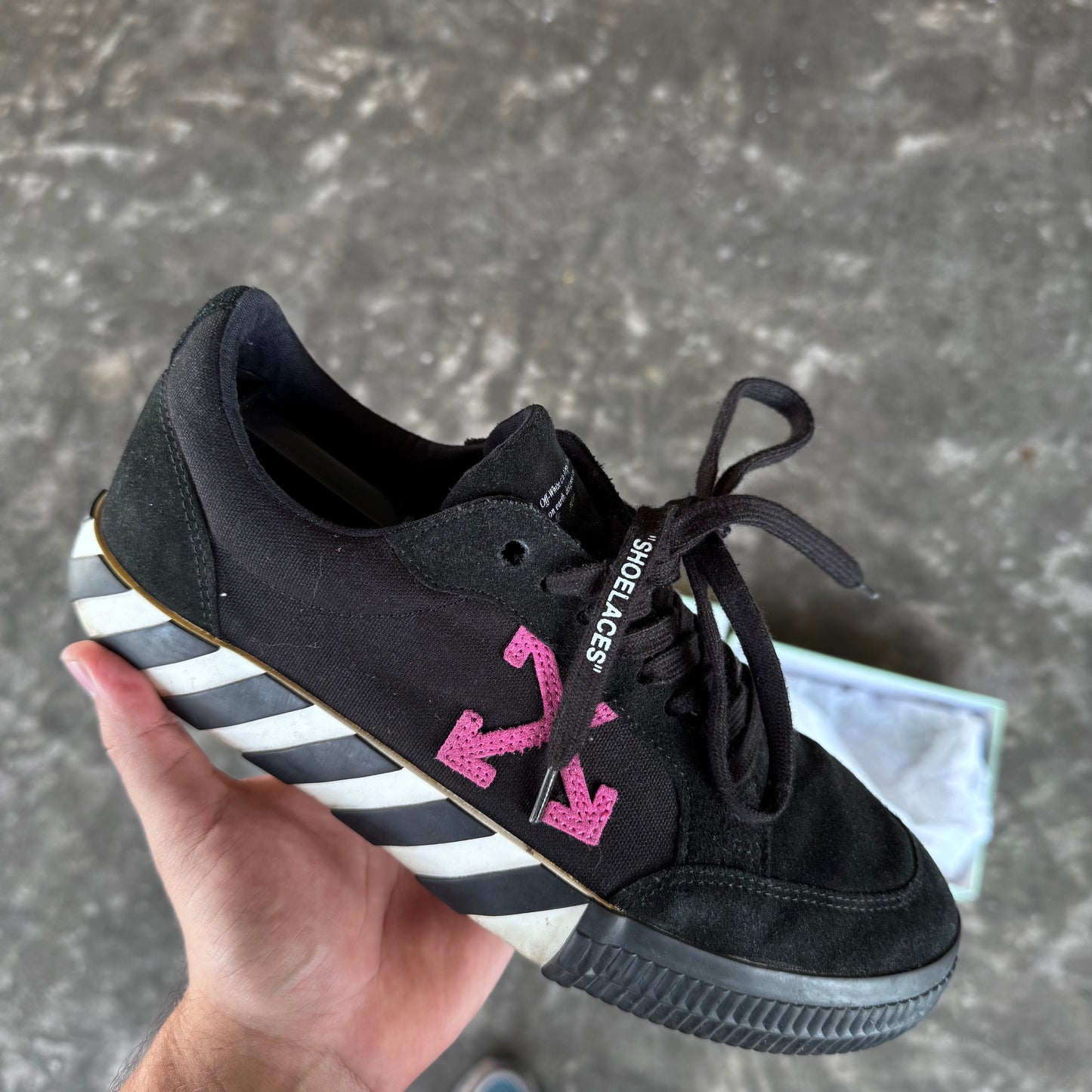 Off-White Vulcanized Low Top Sneakers Black/Violet