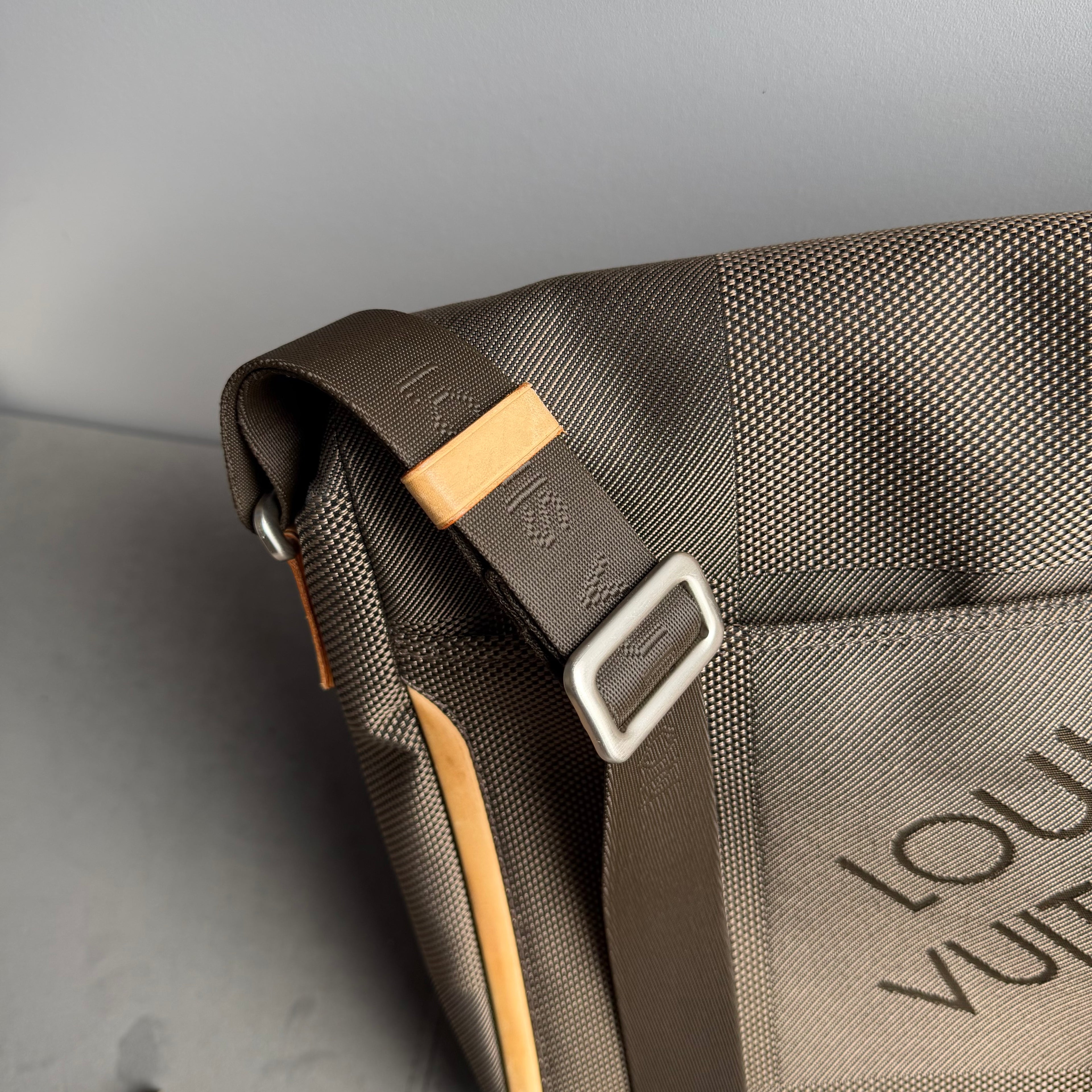 Louis Vuitton Damier Geant Messenger Bag