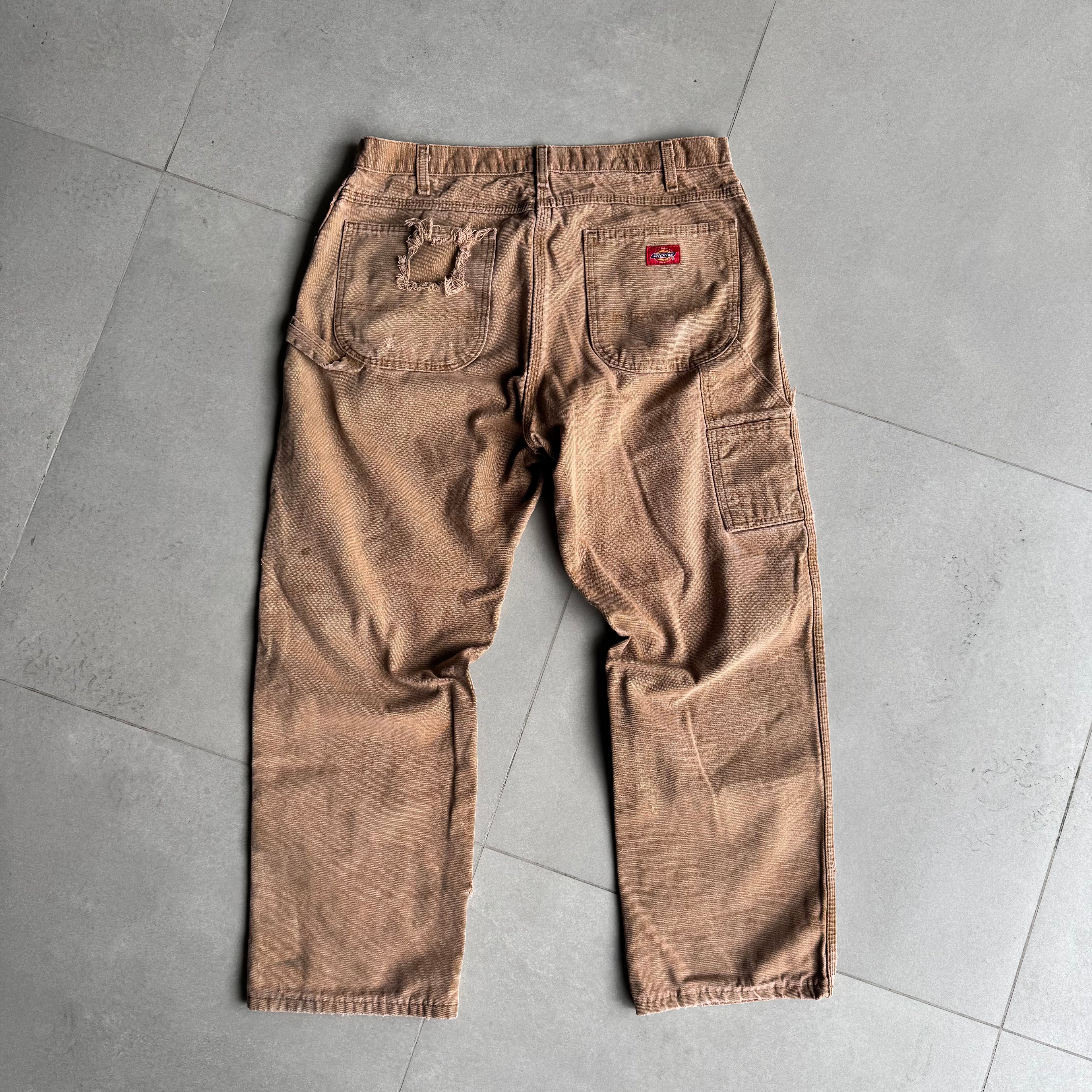 2000s Dickies Carpenter Pants “Distressed Chocolate”