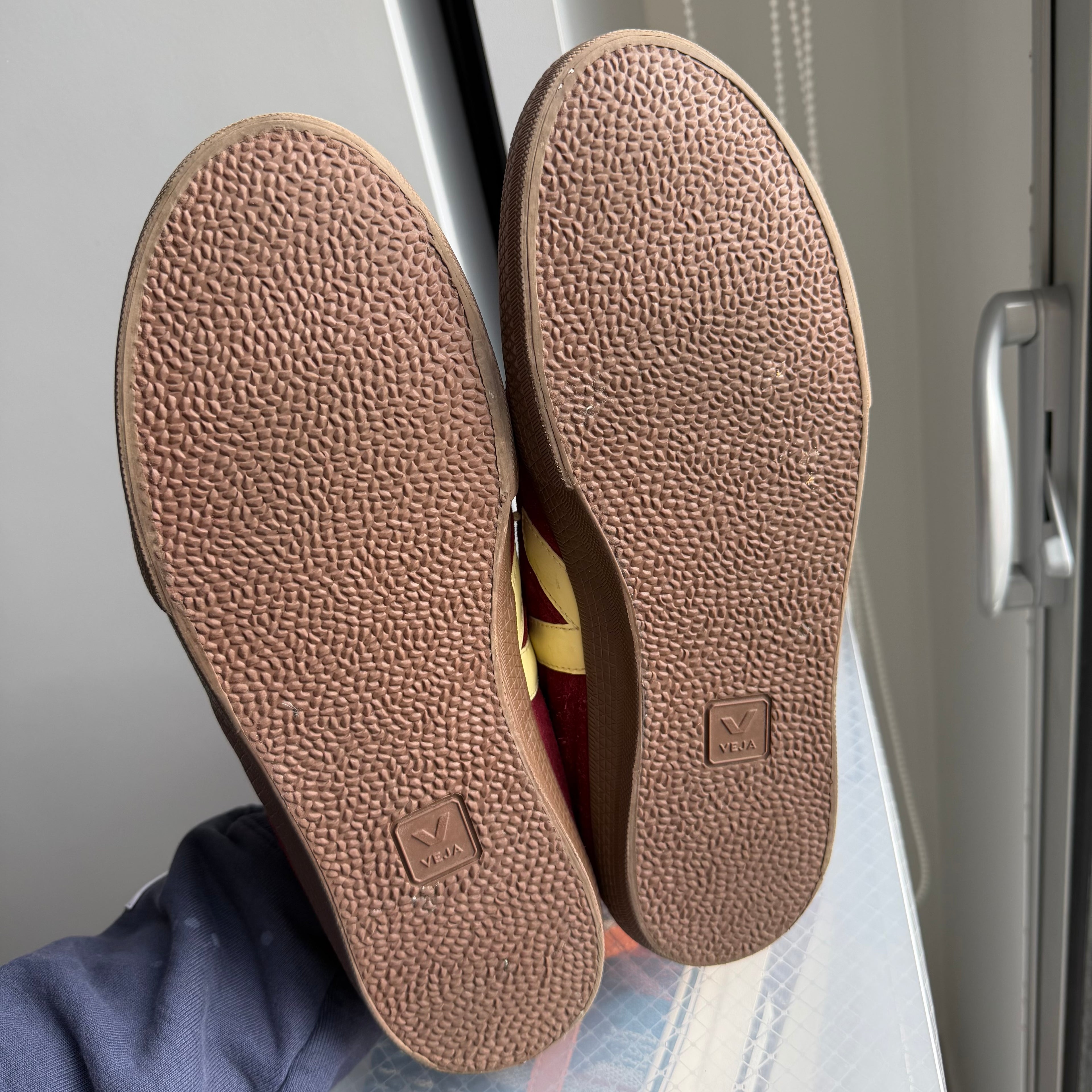 Veja Panenka Grenat Sun Bark Shoes