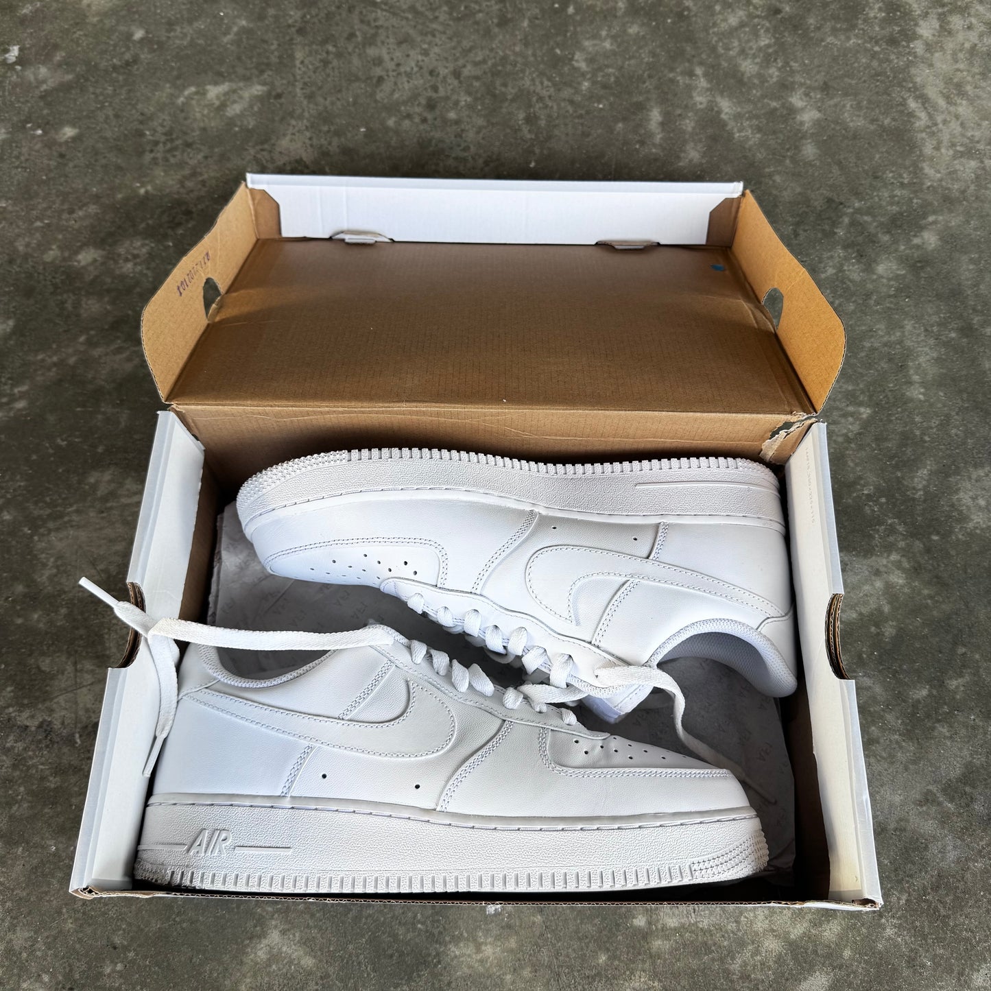 Nike Air Force 1 07’ Triple White 10.5US