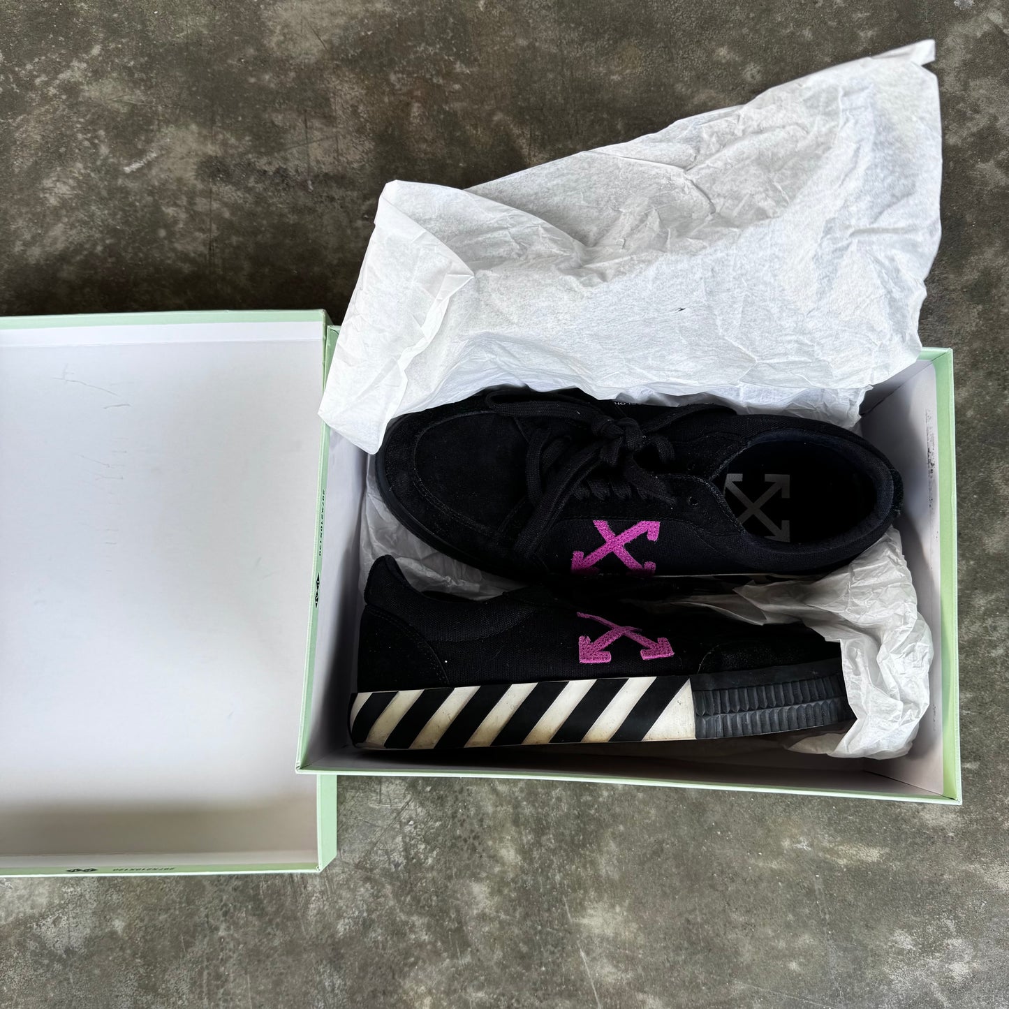 Off-White Vulcanized Low Top Sneakers Black/Violet