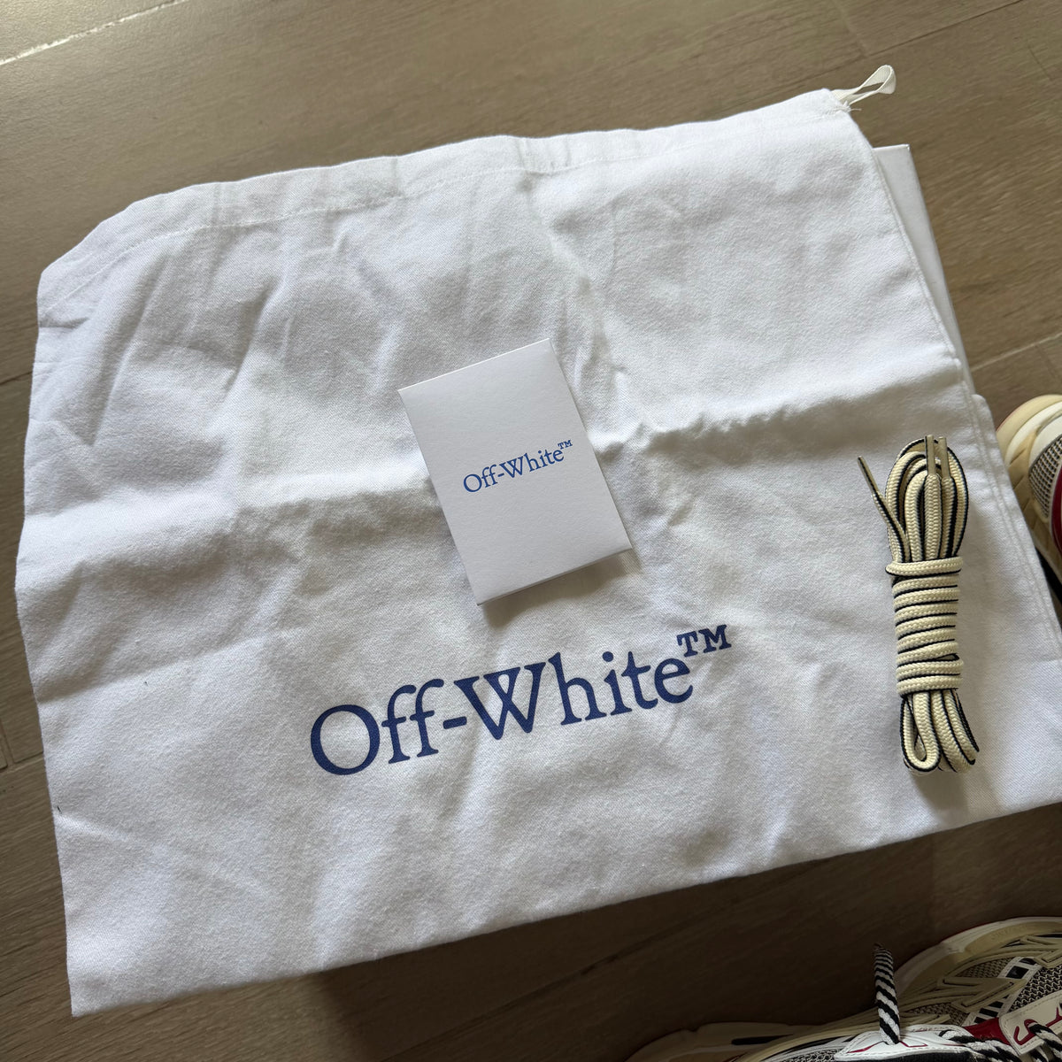 Off-White Be Right Back Sand Red Sneakers (41EU)