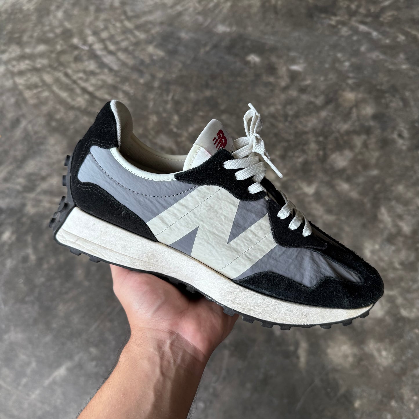 New Balance 327 Sneakers