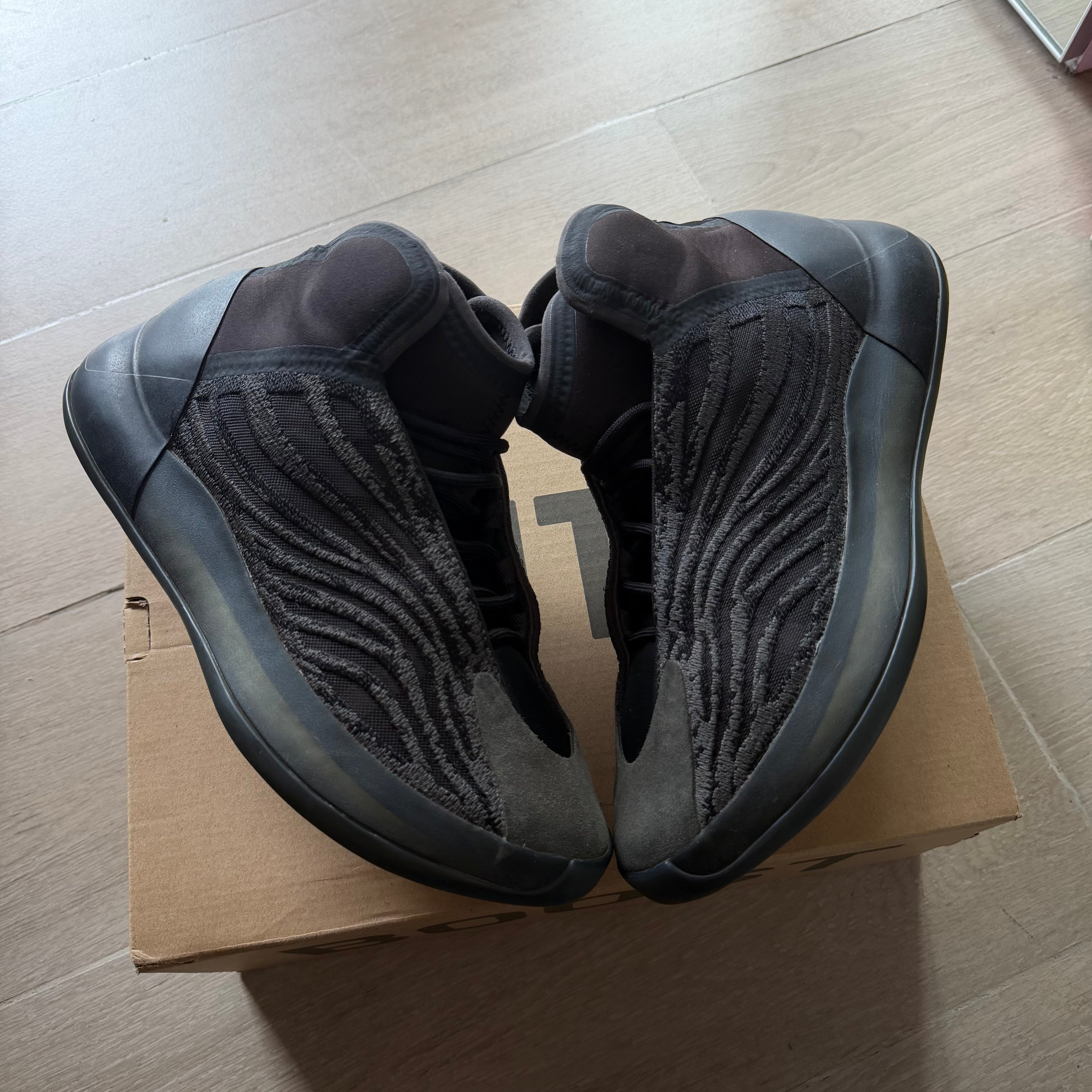 adidas Yeezy QNTM Onyx (9.5)