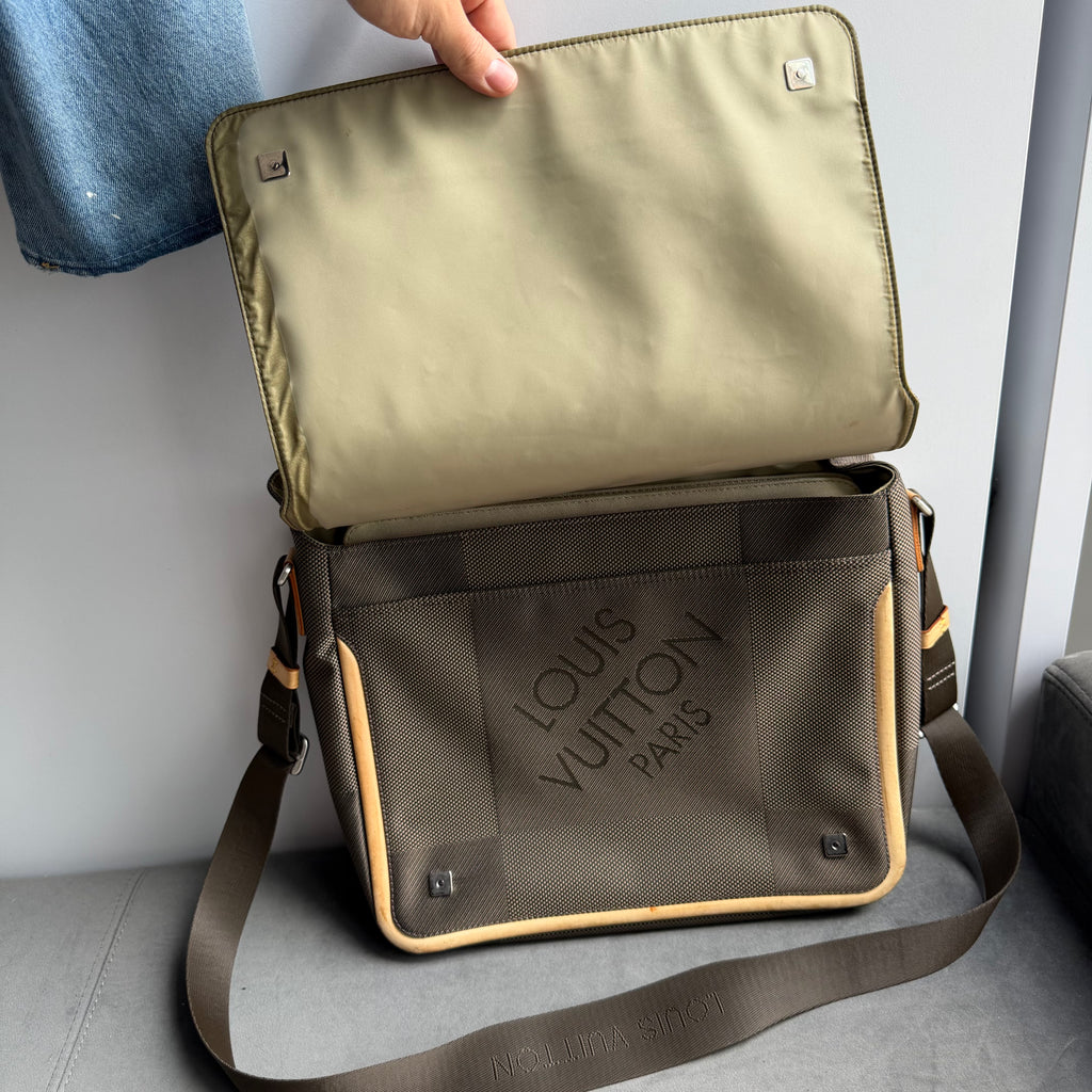 Louis Vuitton Damier Geant Messenger Bag
