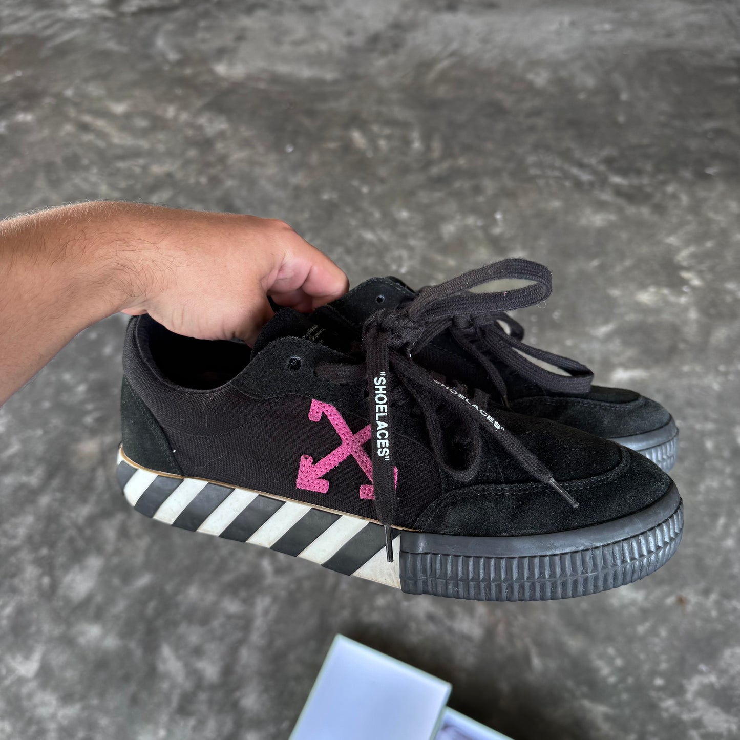 Off-White Vulcanized Low Top Sneakers Black/Violet