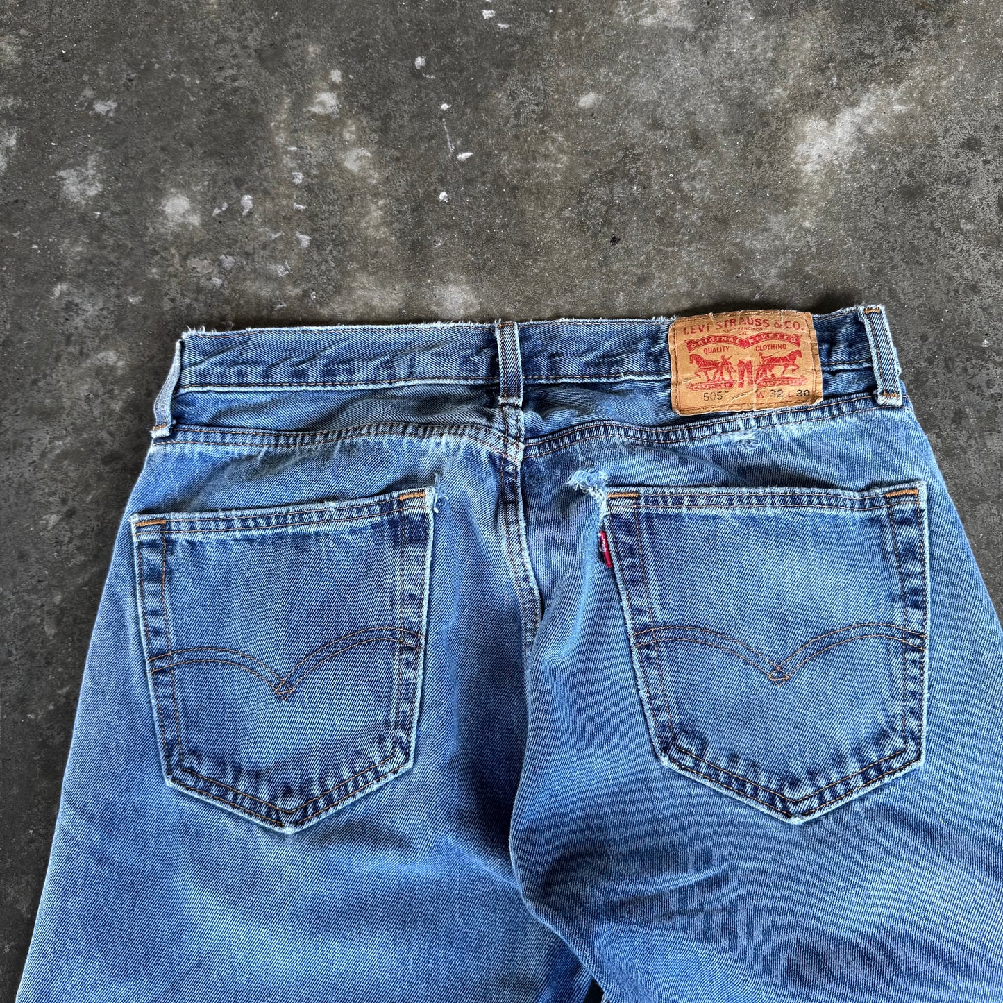 2000s Levi’s 505 Faded Jeans