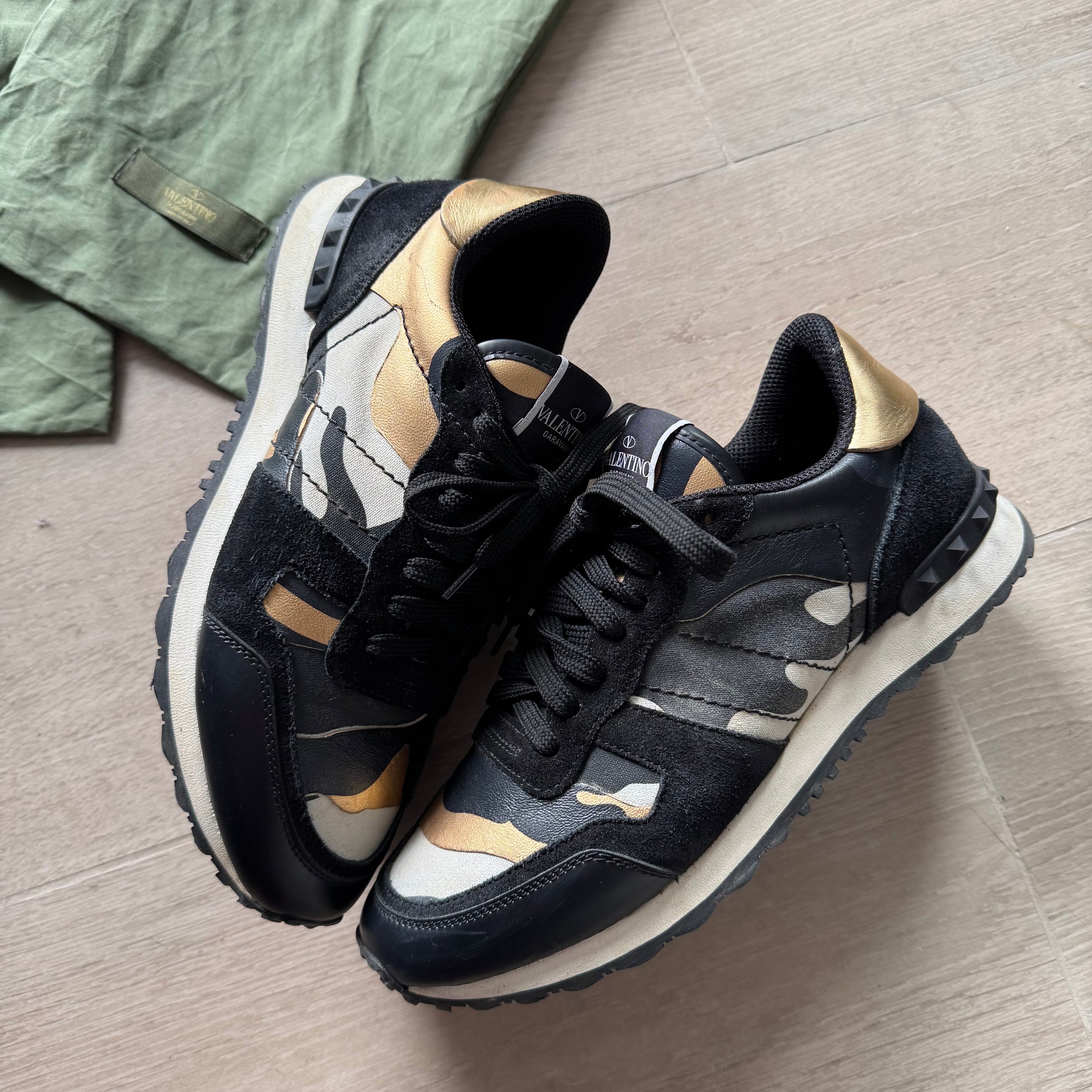 Valentino Garavani Rockrunner Trainer Gold/Black