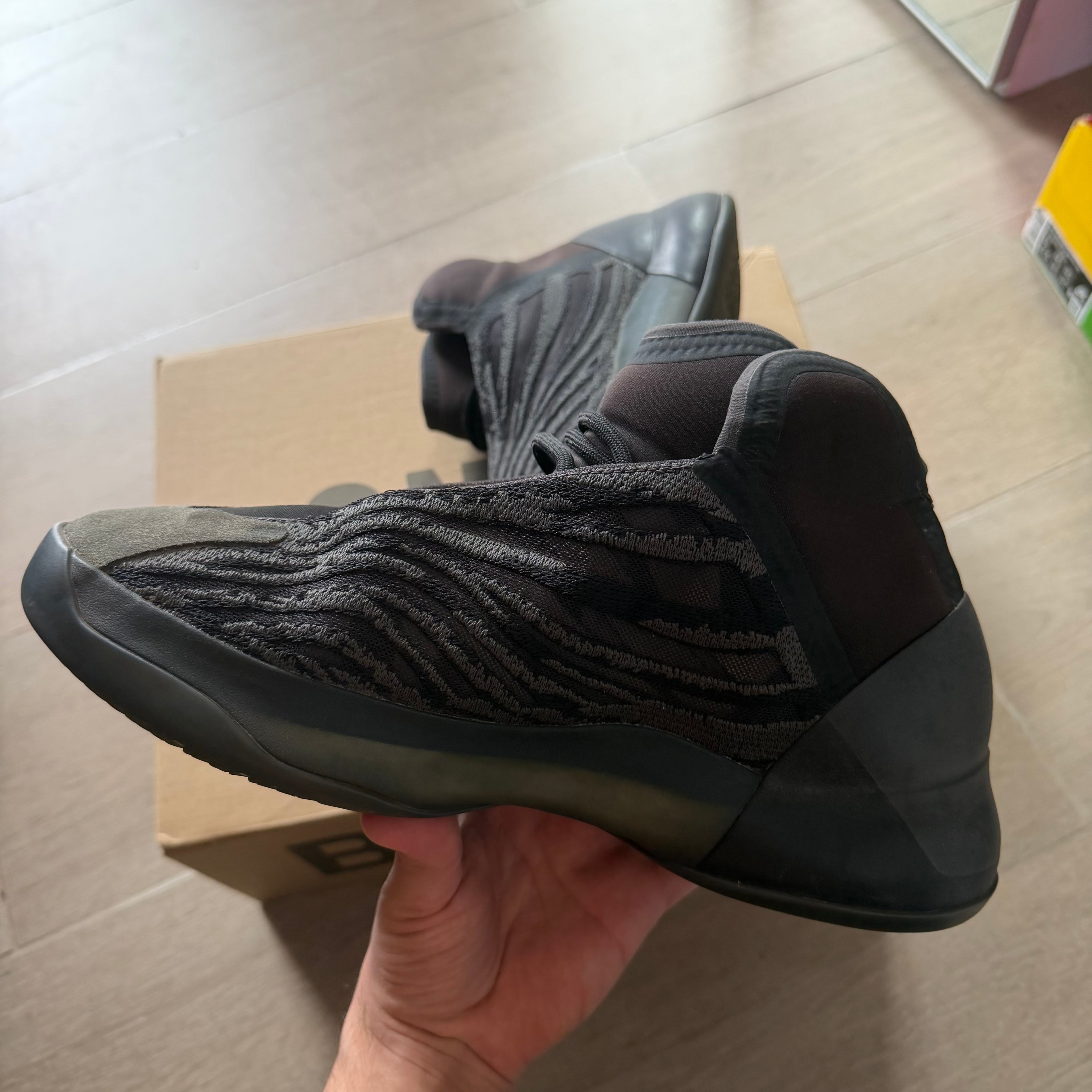 adidas Yeezy QNTM Onyx (9.5)
