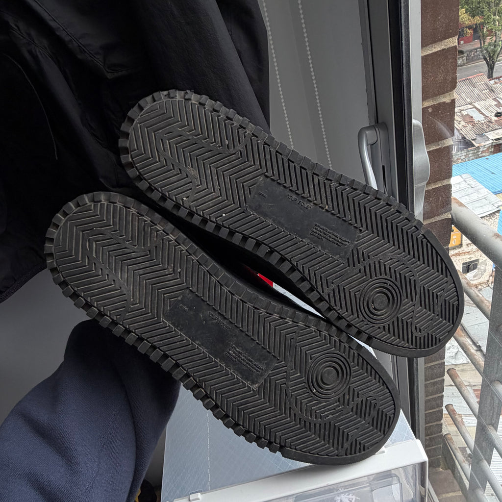 Off-White Low 2.0 Helvetica Sneaker Black