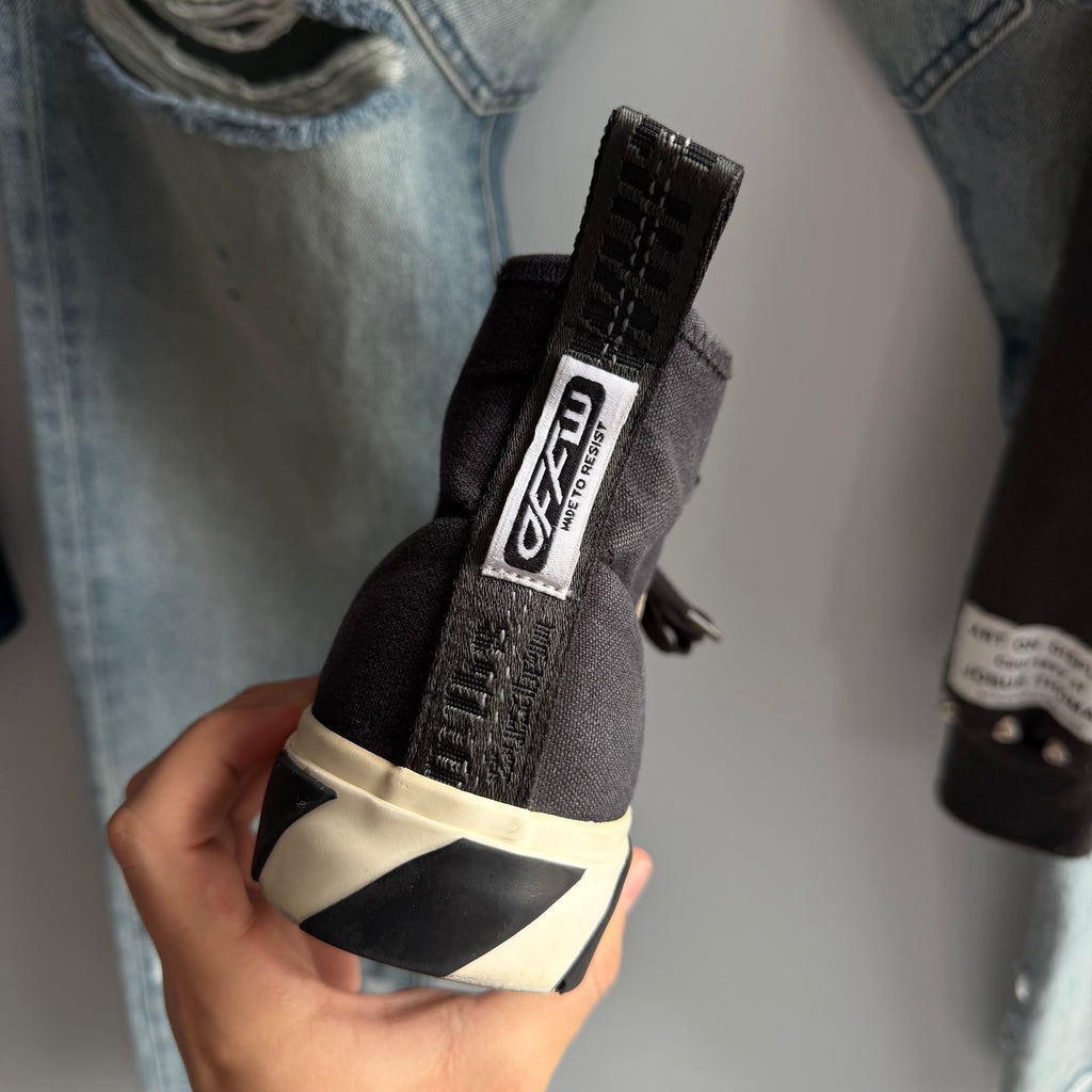 Off-White Vulcanized Mid Top Sneakers Black/White (41EU)
