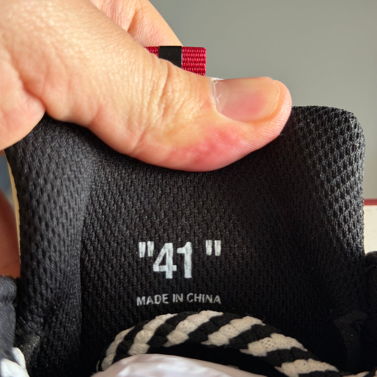 Off-White Be Right Back Sand Red Sneakers (41EU)