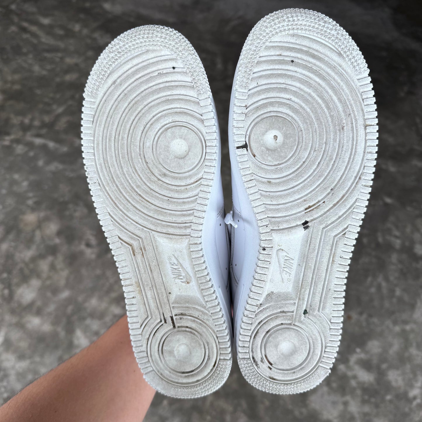 Nike Air Force 1 Low Supreme Triple White