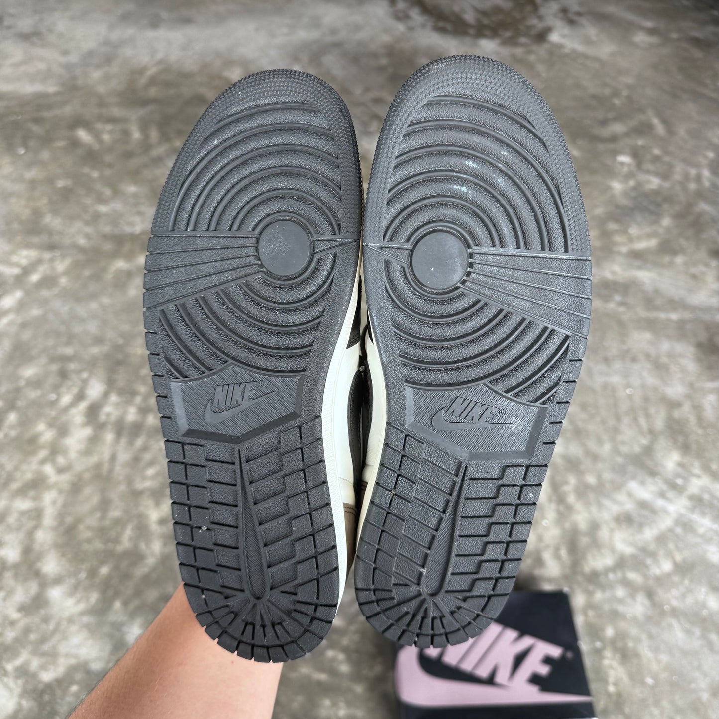 Jordan 1 Retro Low OG Mocha