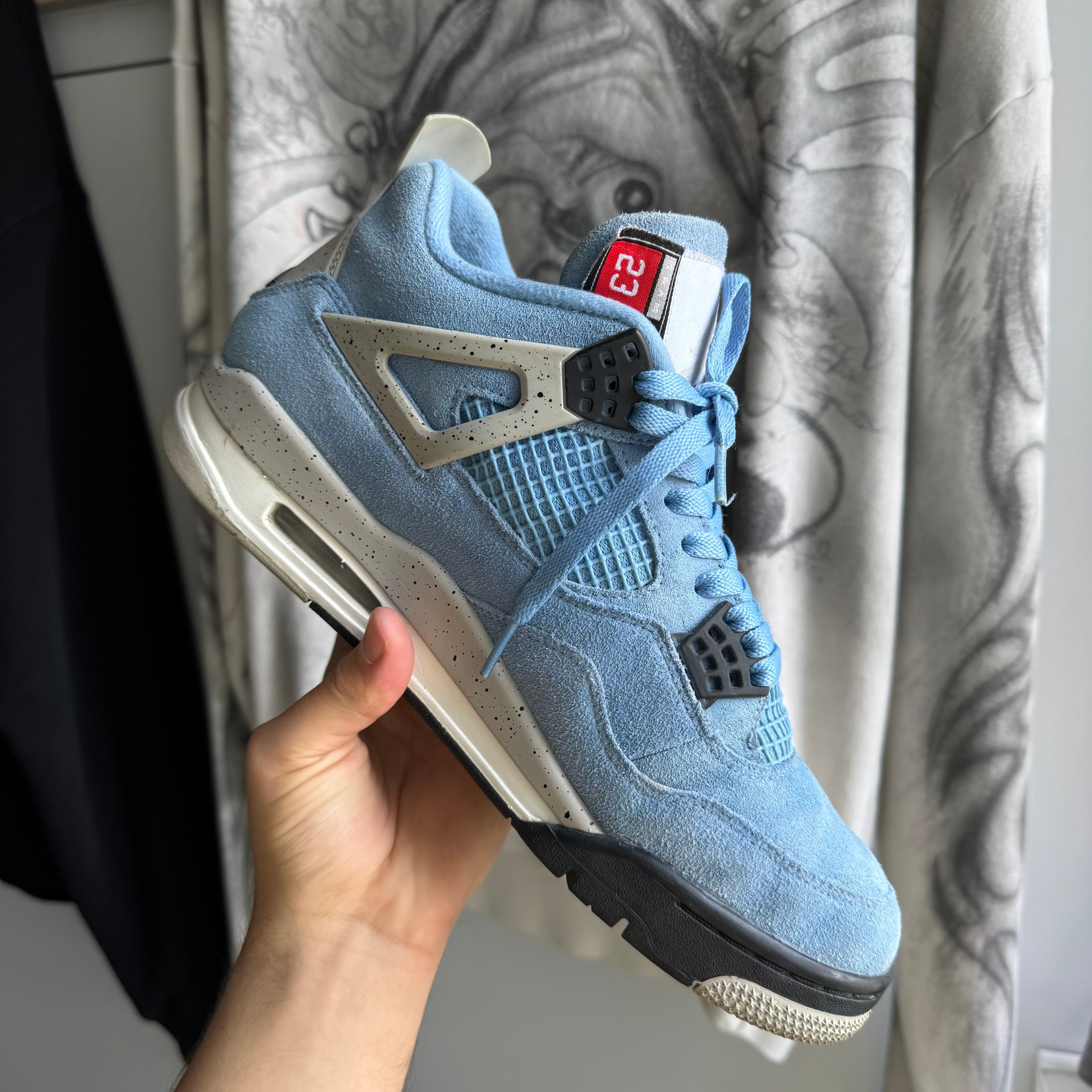 Jordan 4 Retro University Blue