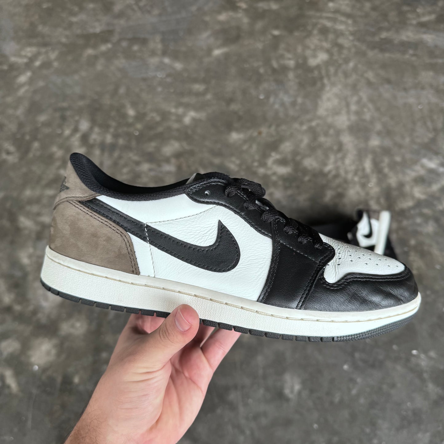 Jordan 1 Retro Low OG Mocha
