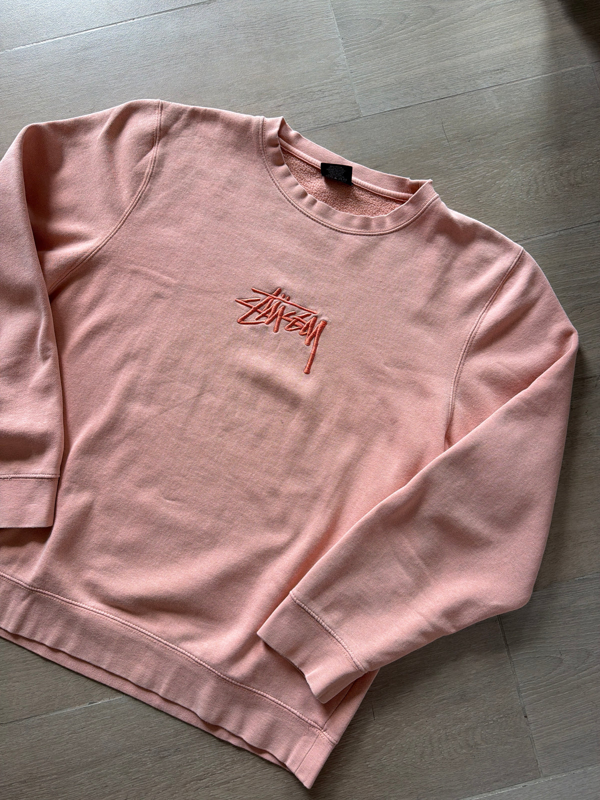Stüssy New Stock Embroidered Crewneck Pink (L)