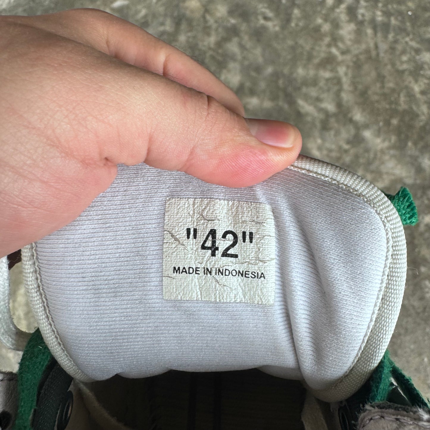 Off-White Floating Arrow Low-Top Sneakers