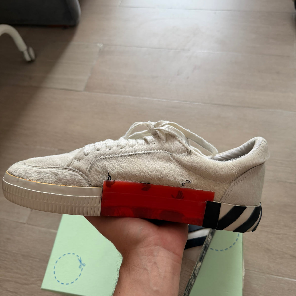 Off-White Vulcanized Low Top Sneakers White/Black (44EU)