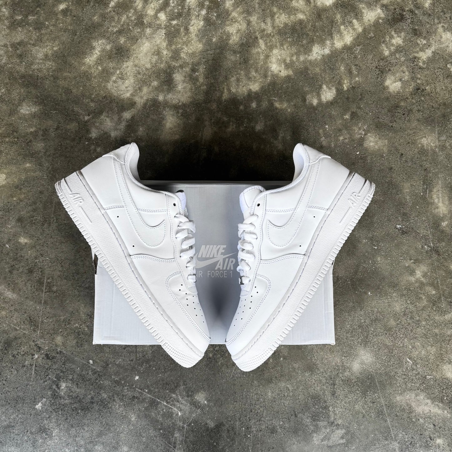 Nike Air Force 1 07’ Triple White