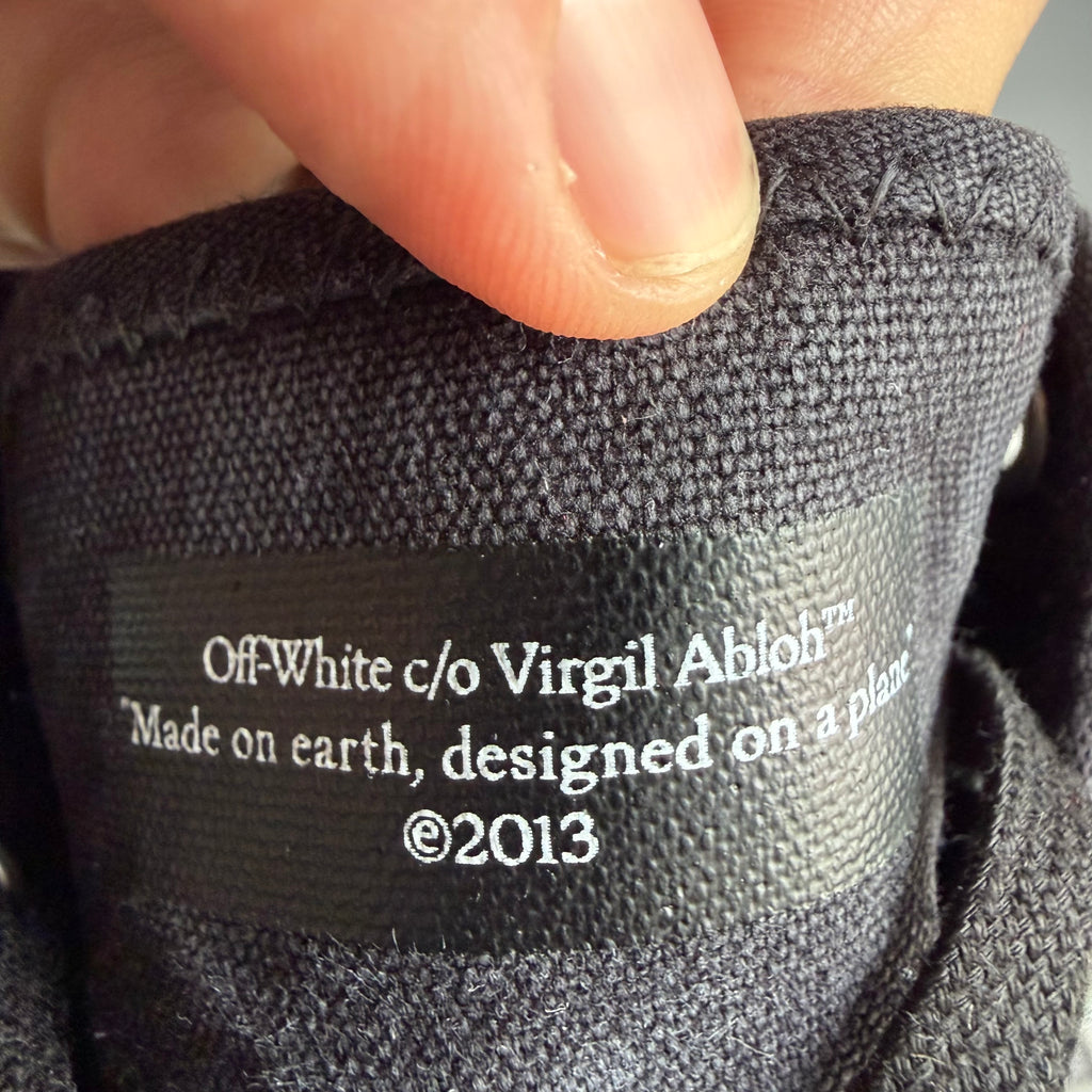 Off-White Vulcanized Mid Top Sneakers Black/White (41EU)